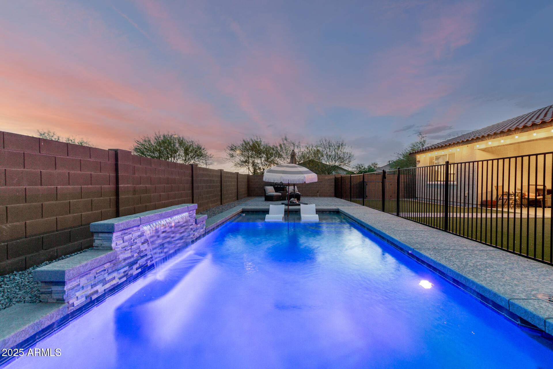 7829 W WARNER Street