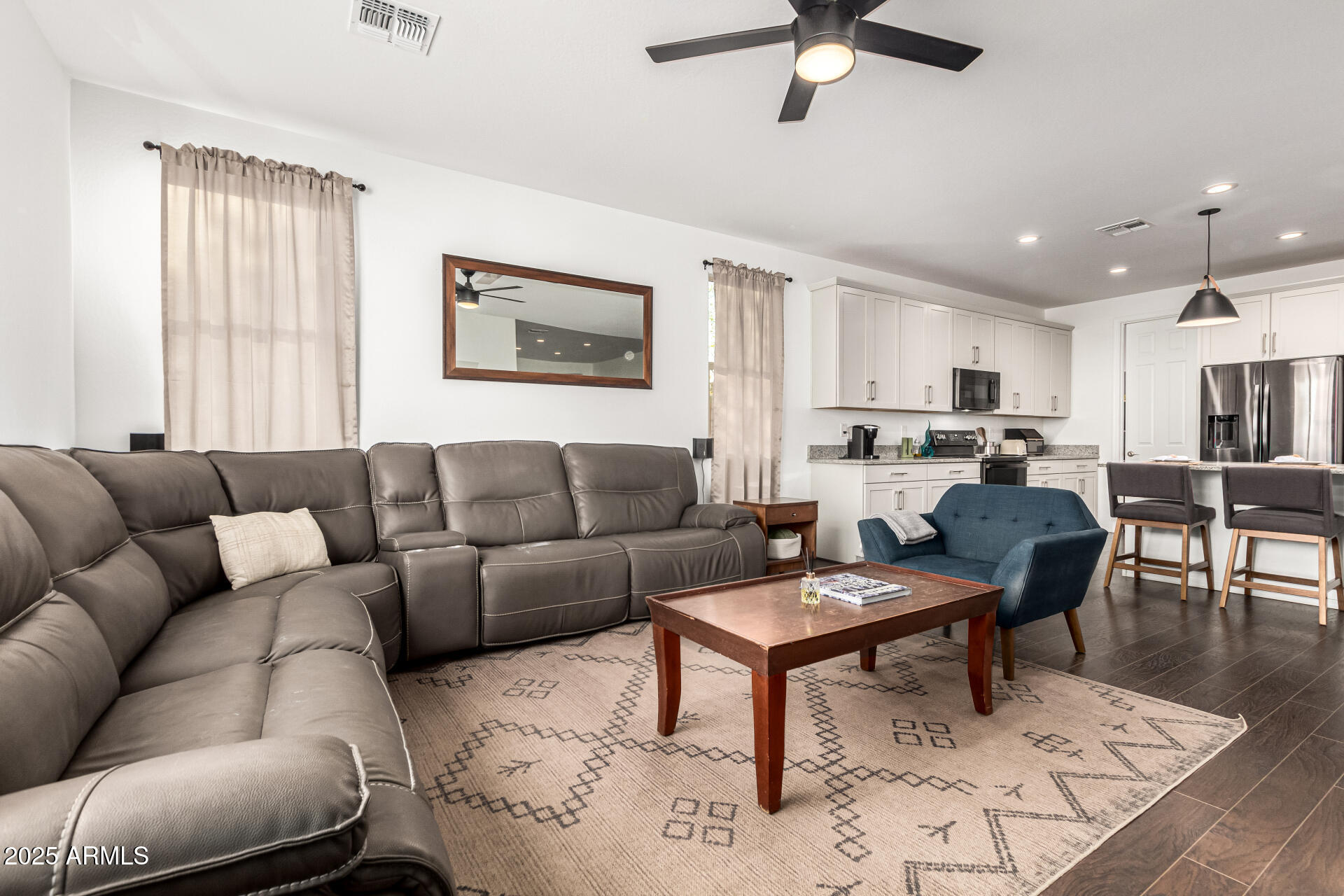 7829 W WARNER Street