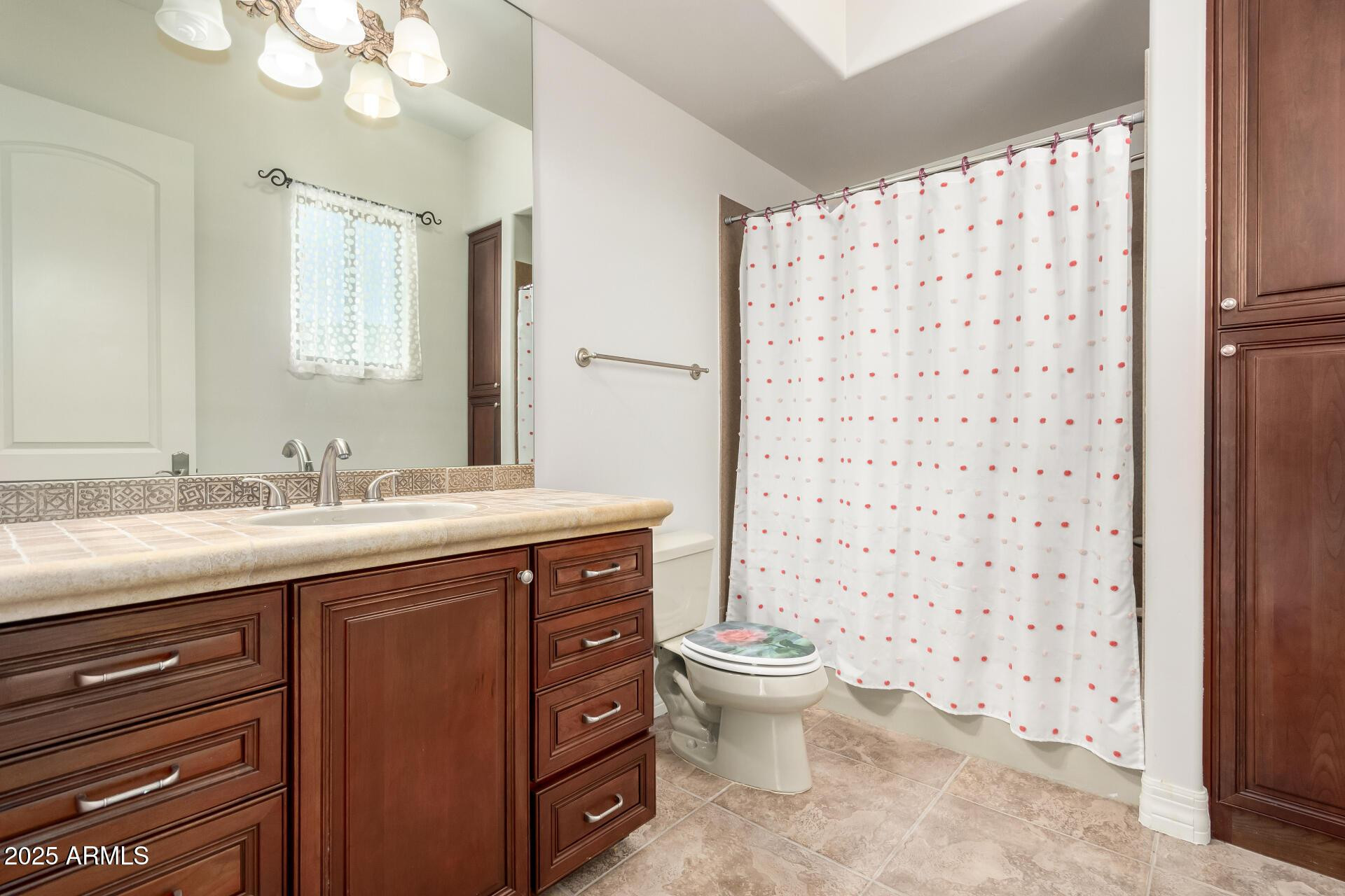 8614 N 17TH Place