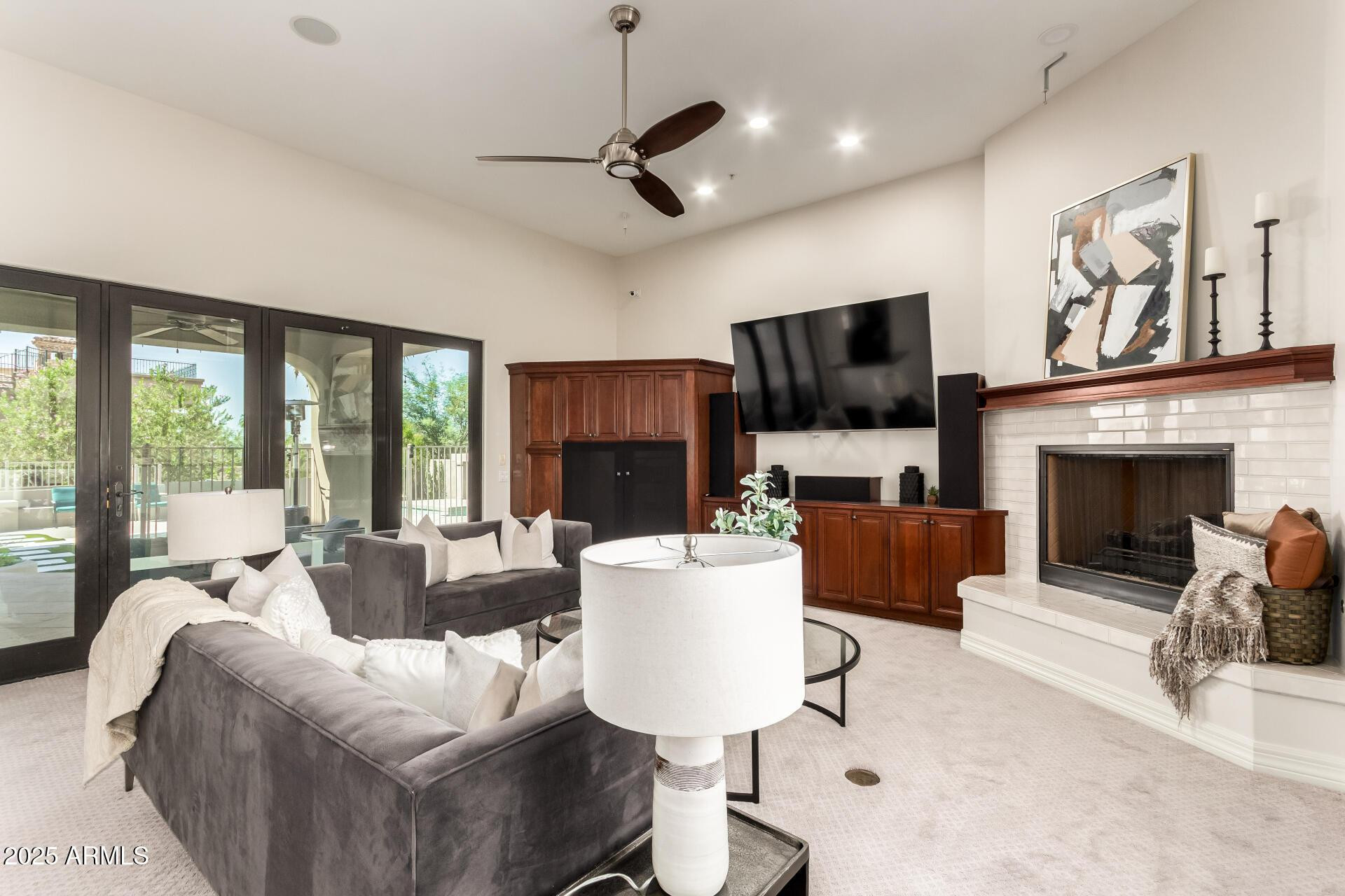 8614 N 17TH Place
