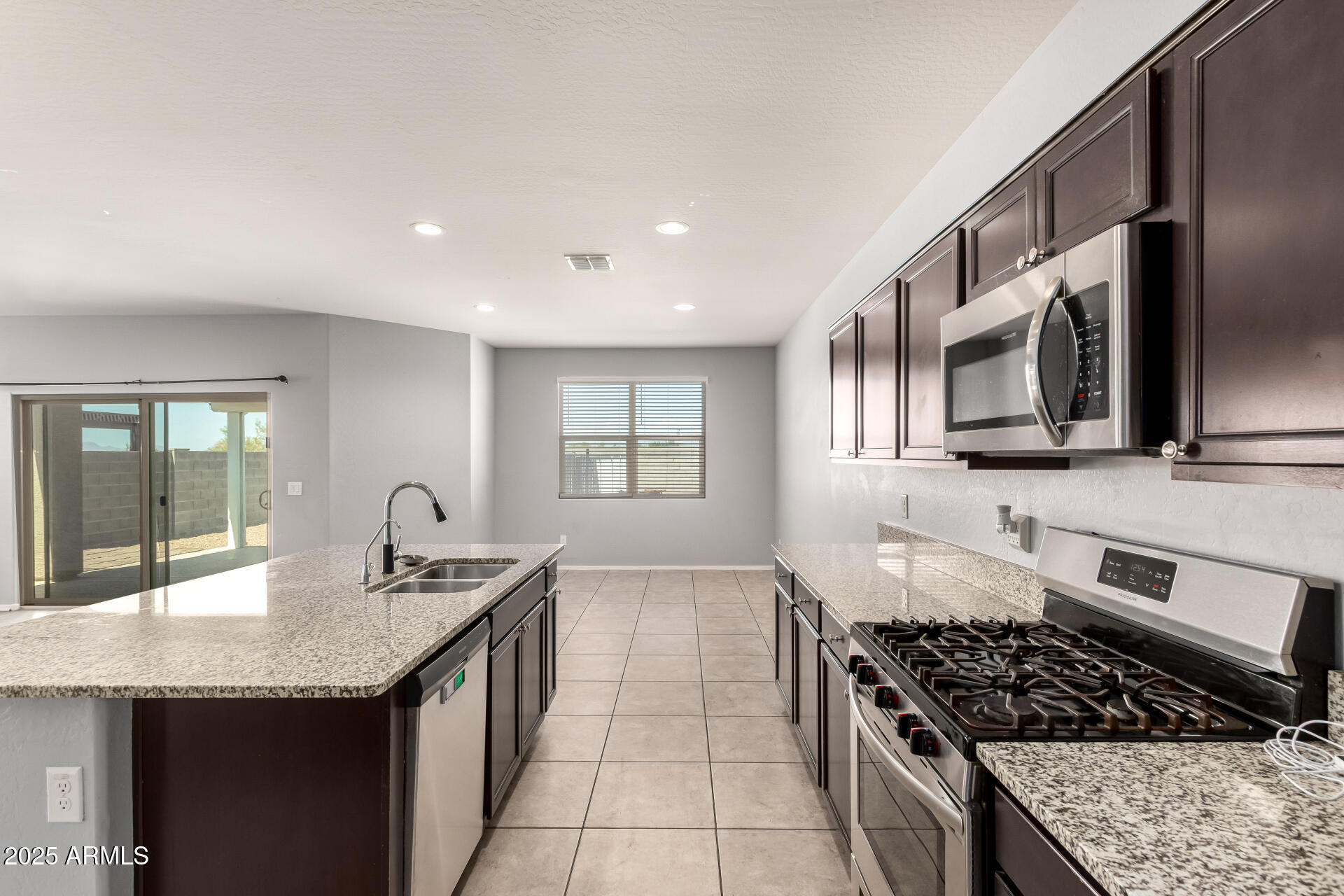 30716 W AMELIA Avenue