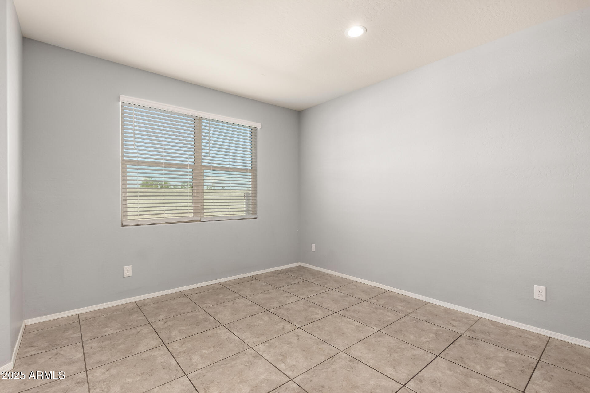 30716 W AMELIA Avenue