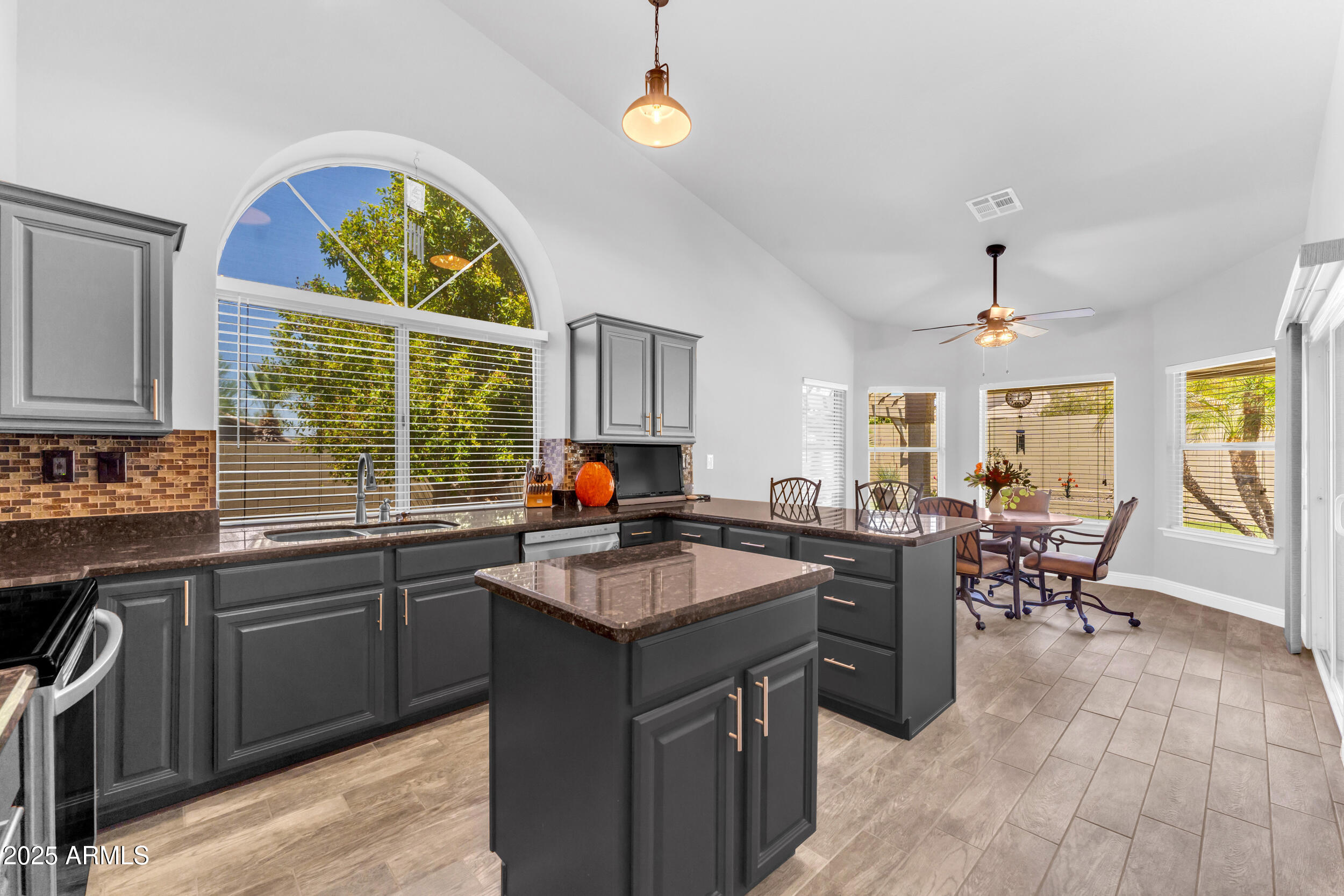 10763 S MUSTANG Drive