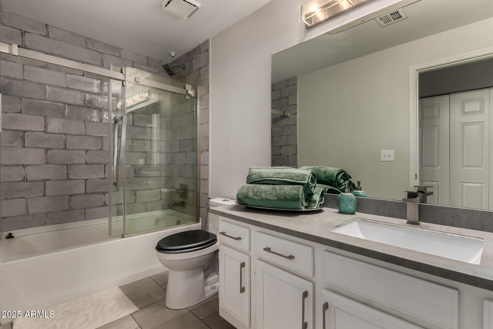 7009 E ACOMA Drive, 1101