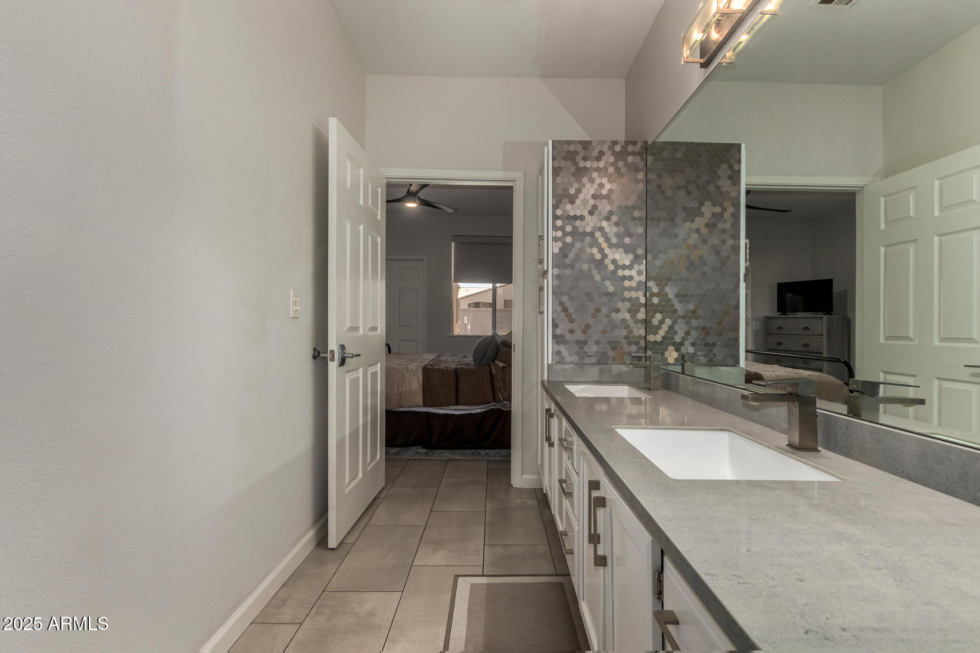 7009 E ACOMA Drive, 1101