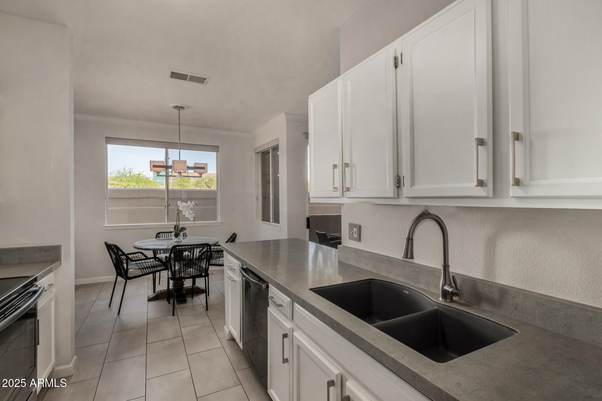 7009 E ACOMA Drive, 1101