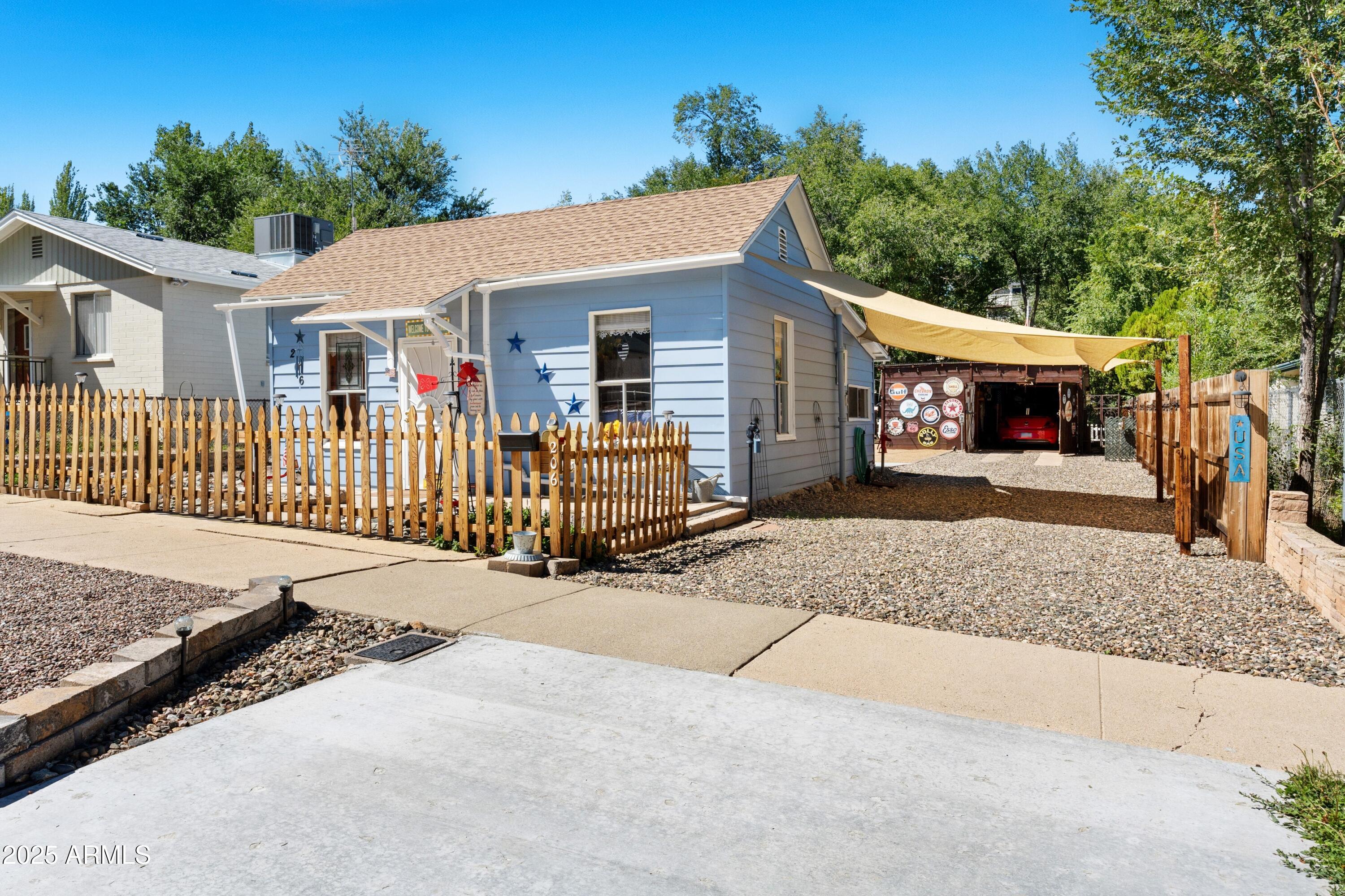 206 S VIRGINIA Street