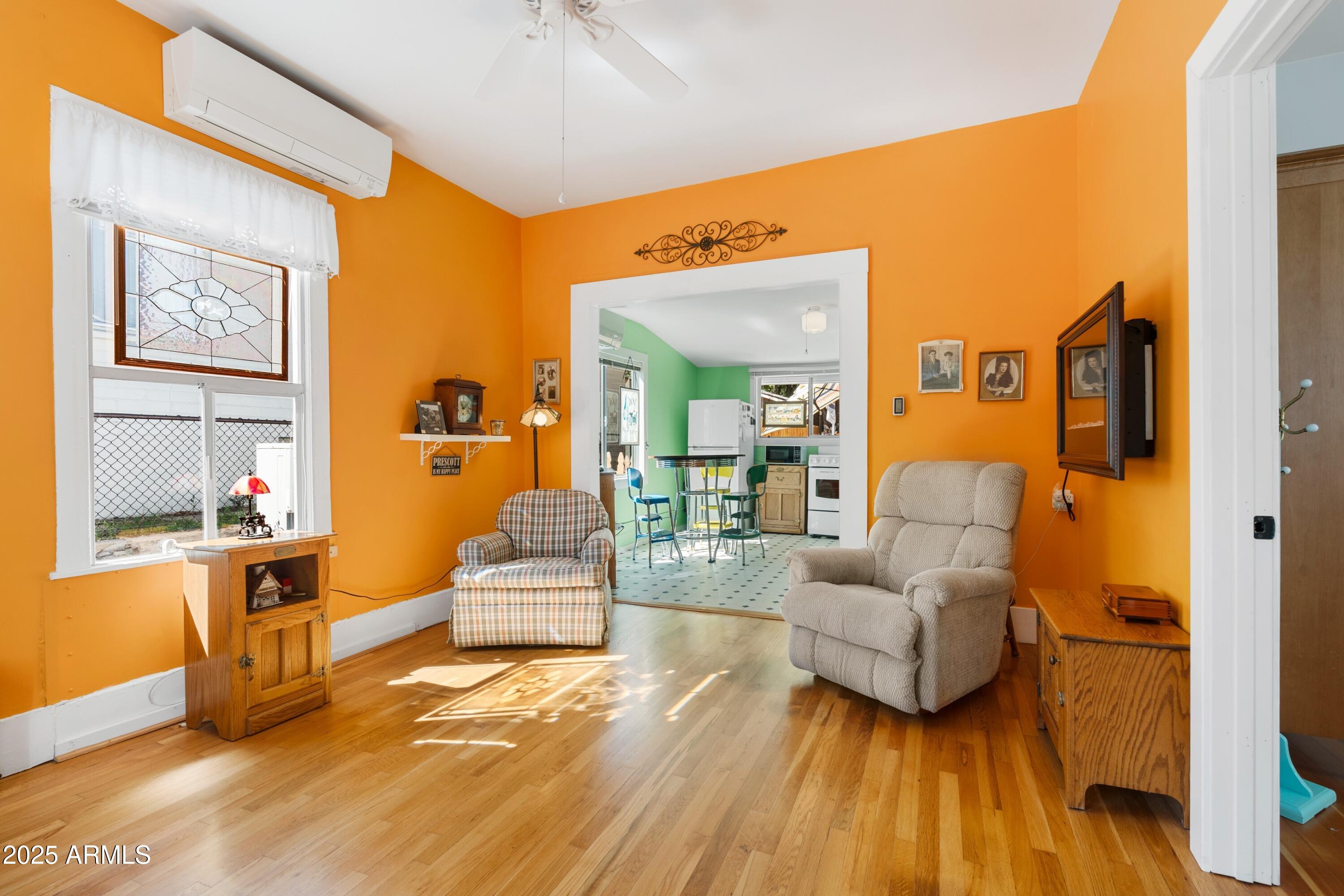 206 S VIRGINIA Street