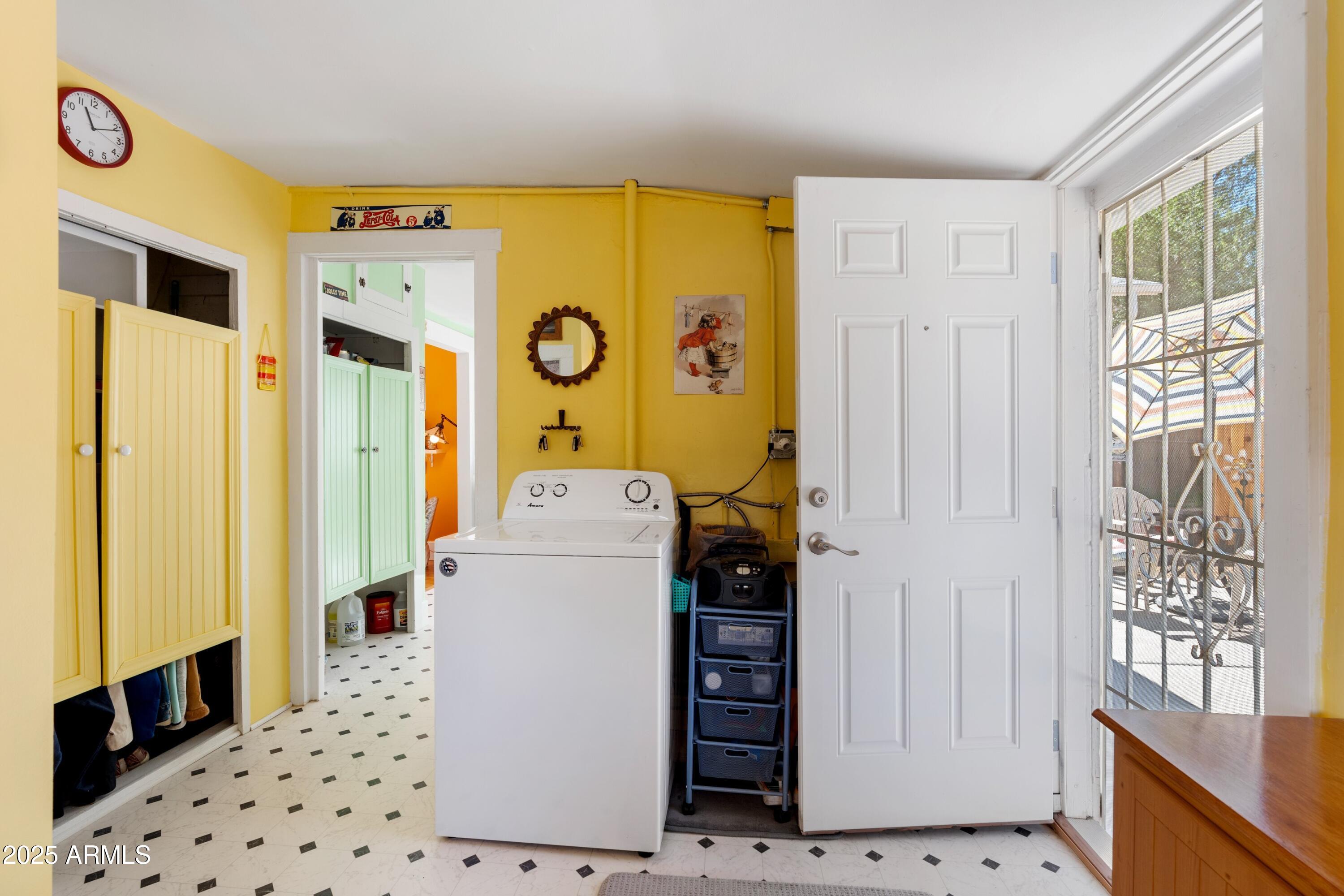 206 S VIRGINIA Street