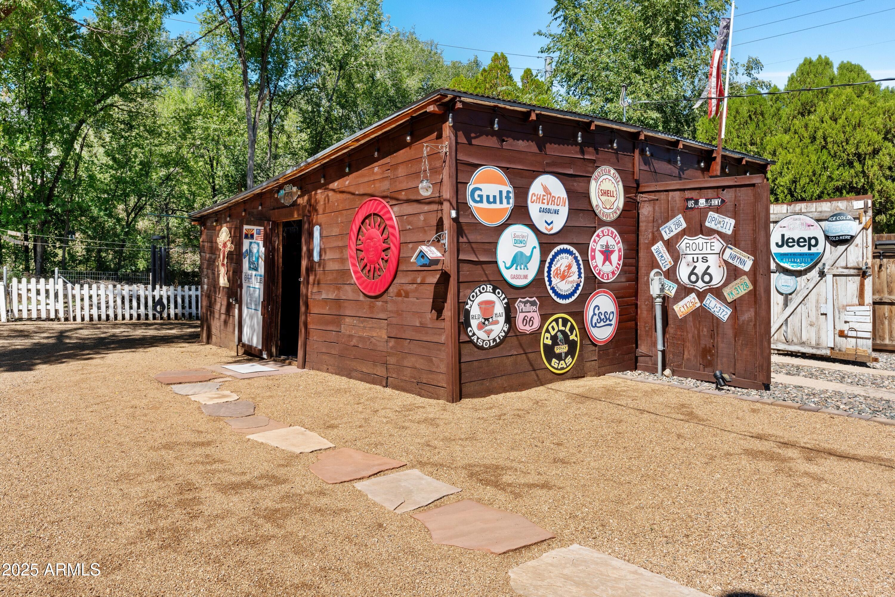 206 S VIRGINIA Street