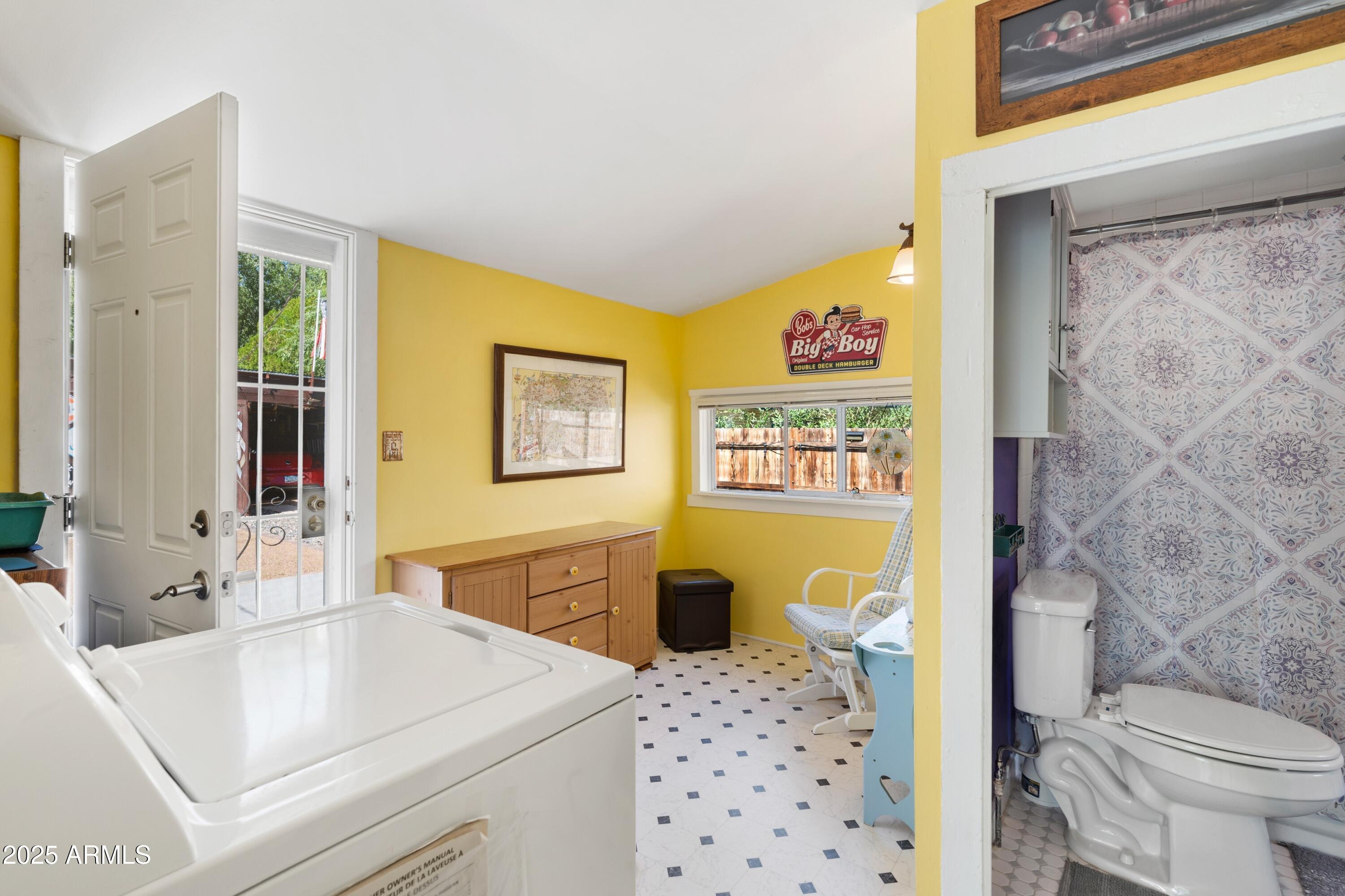 206 S VIRGINIA Street