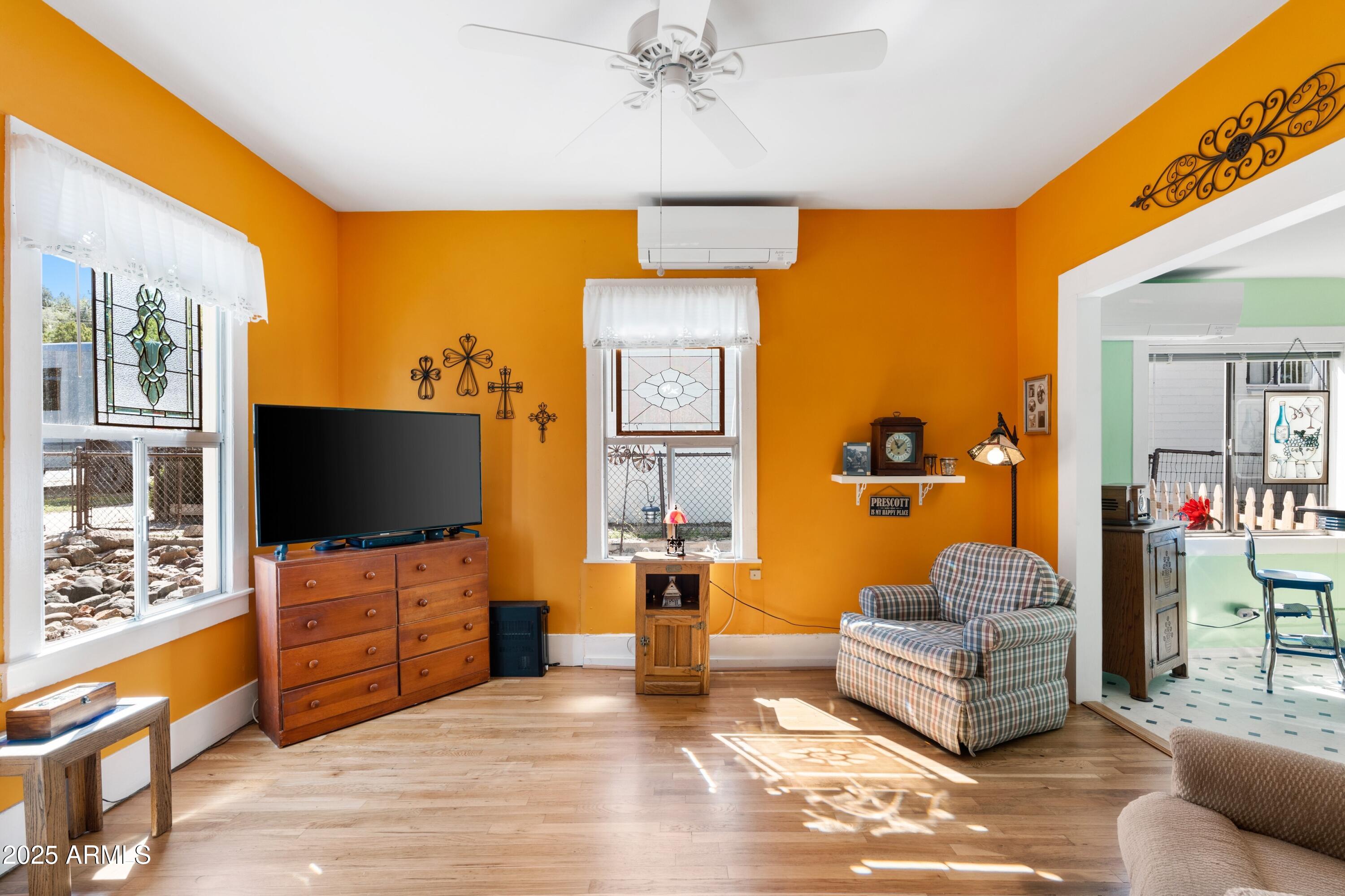 206 S VIRGINIA Street