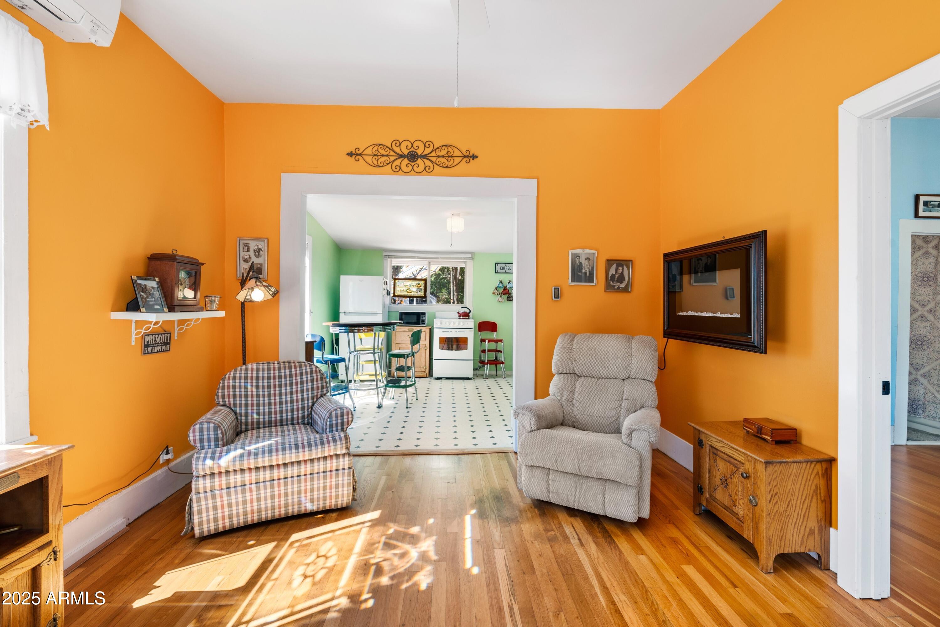 206 S VIRGINIA Street