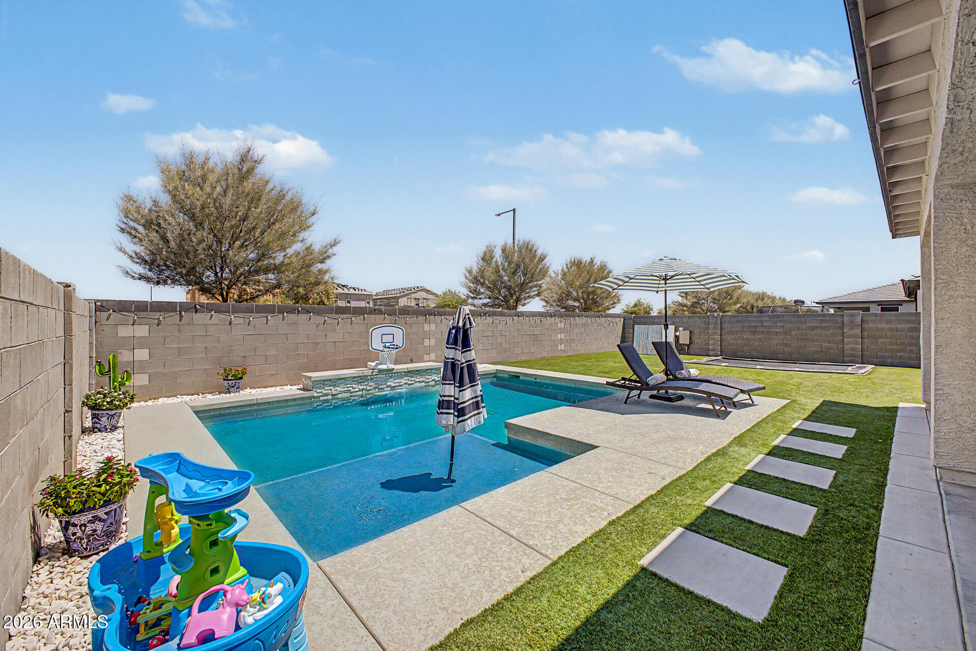 17756 W MONTE LINDO Lane