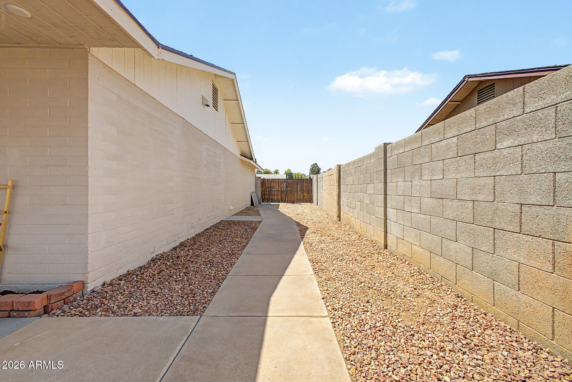 6938 W CAMERON Drive