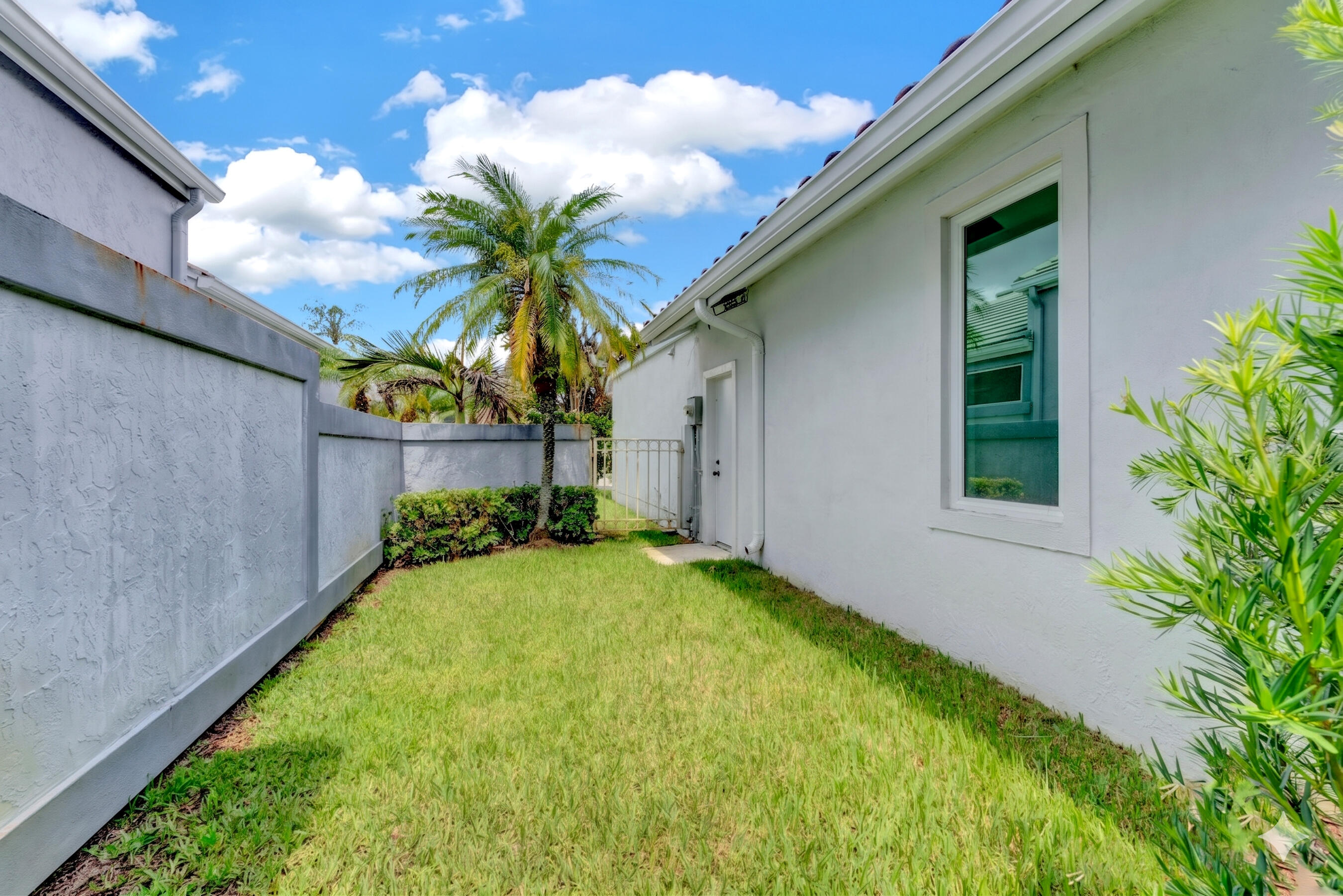 13878 Palm Grove Place