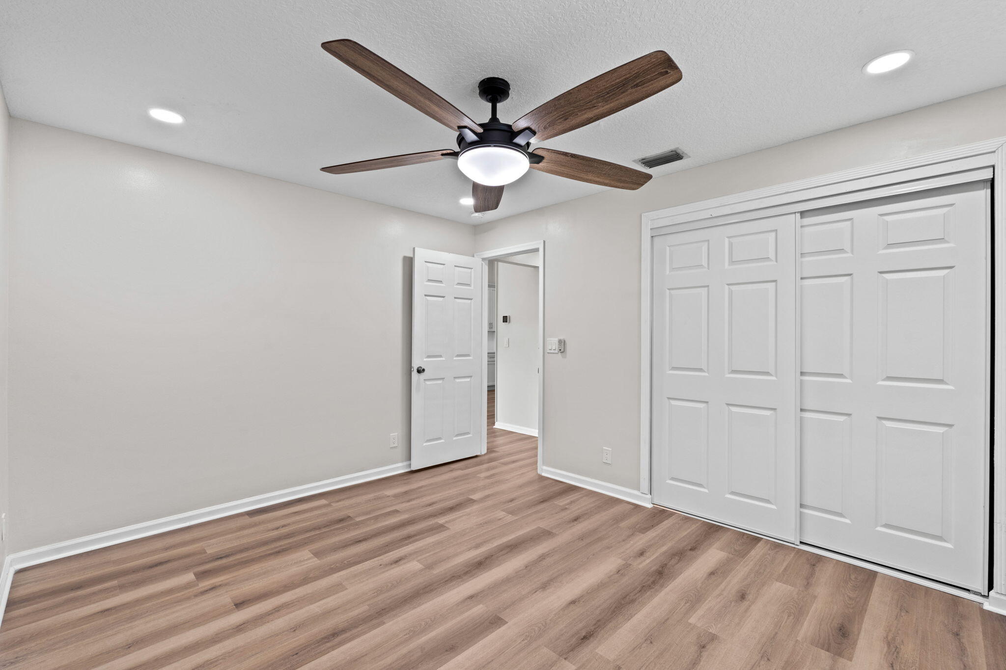 17104 76th Street N