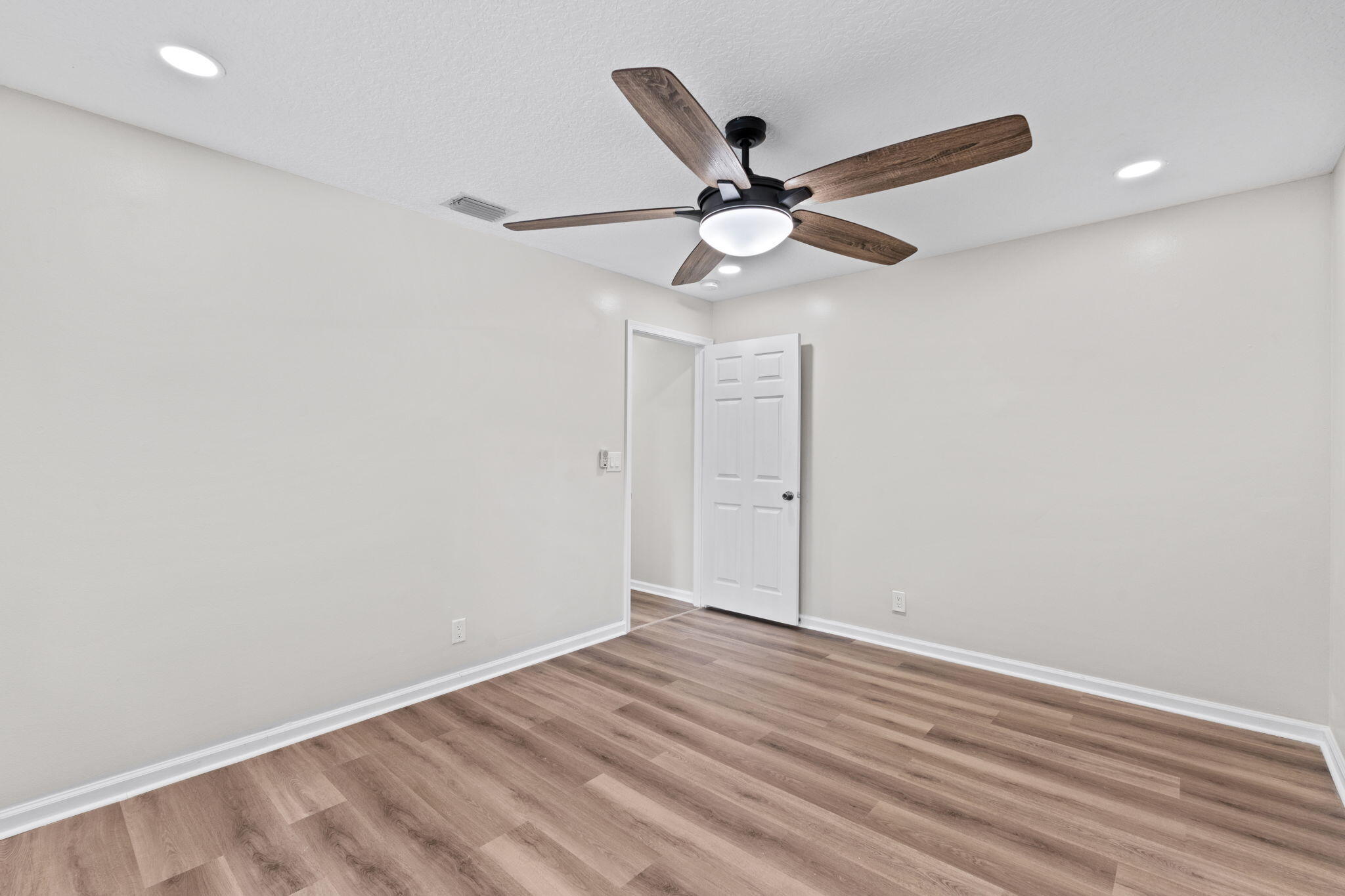 17104 76th Street N