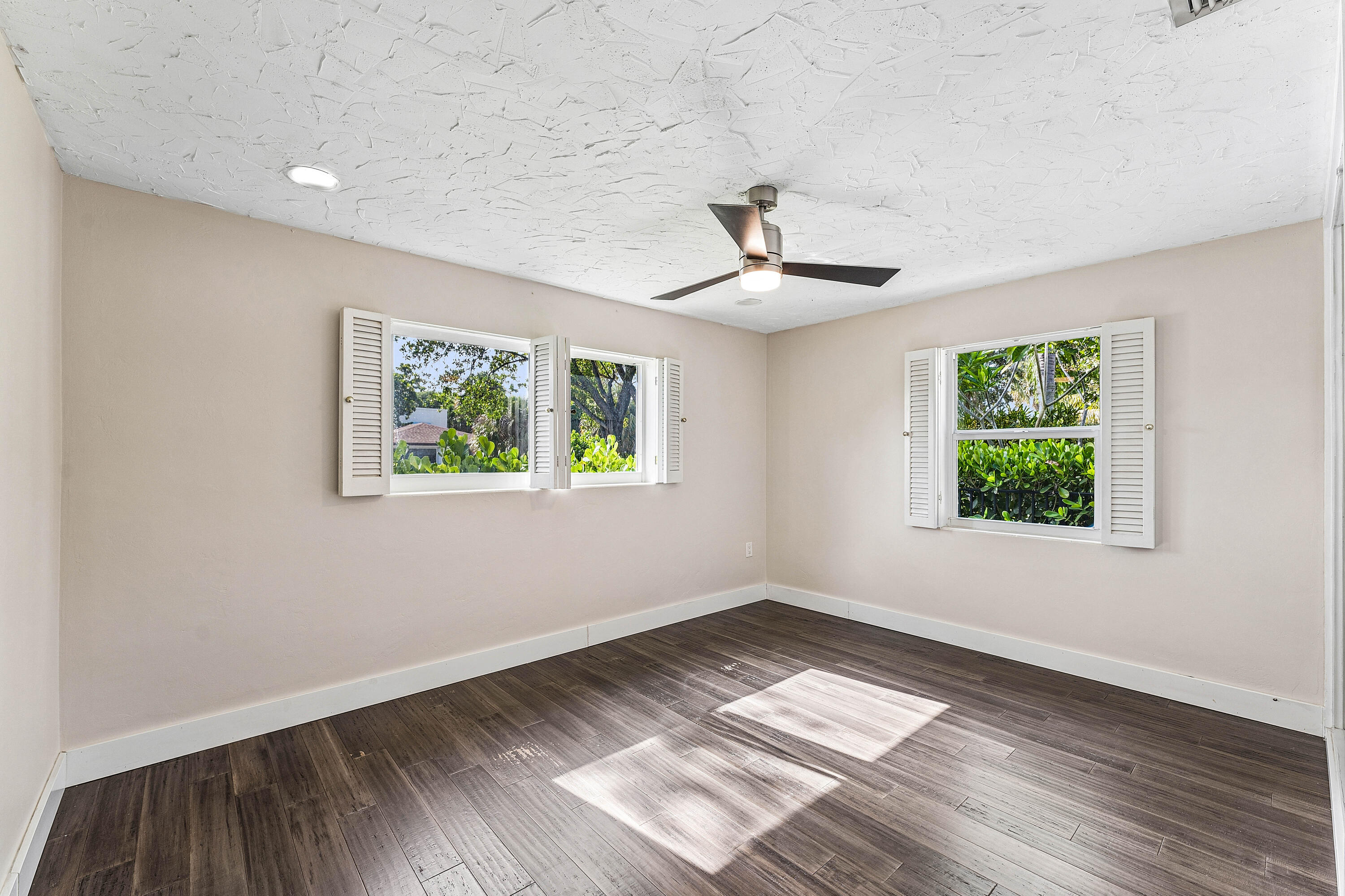 2105 N Federal Highway