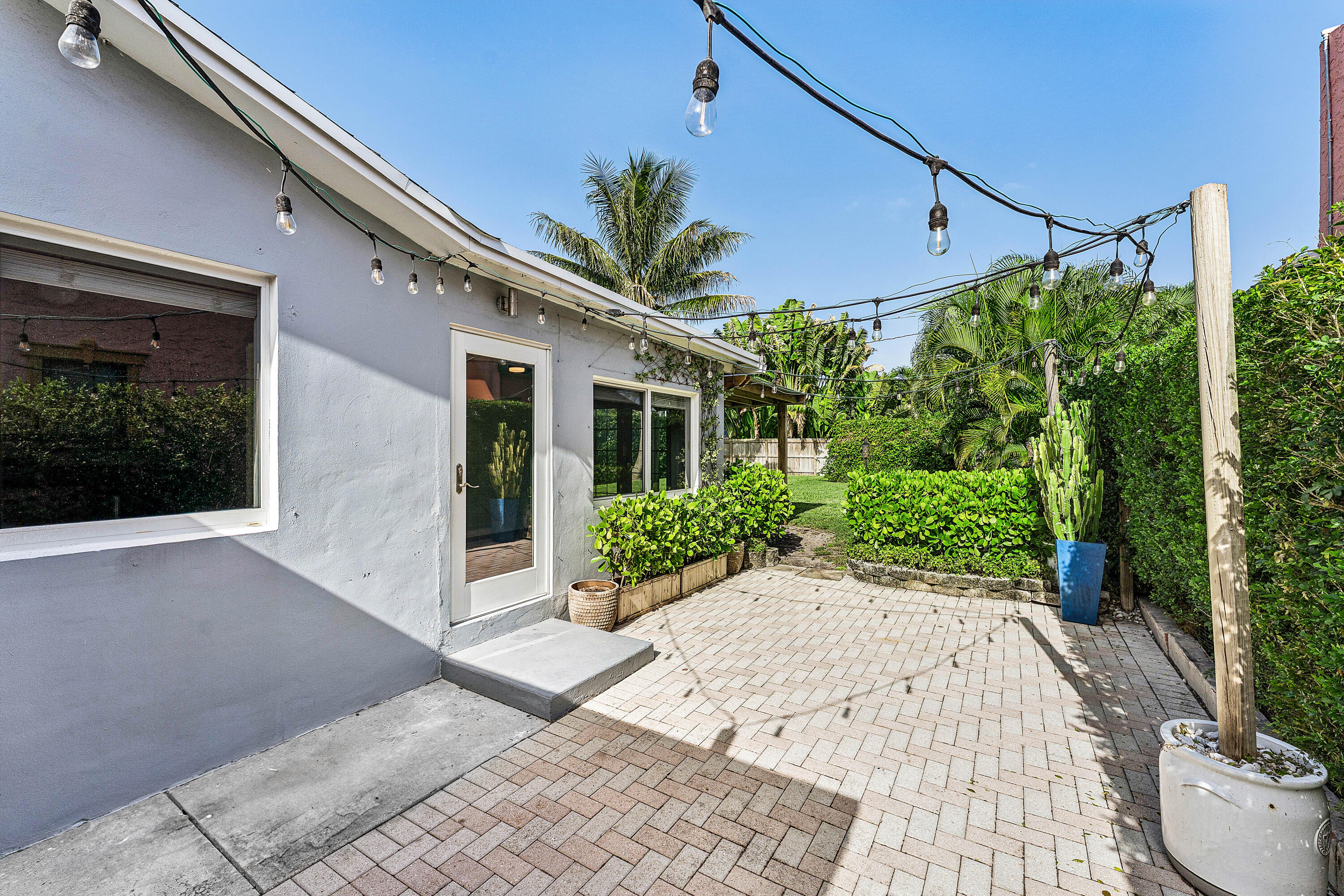 2105 N Federal Highway