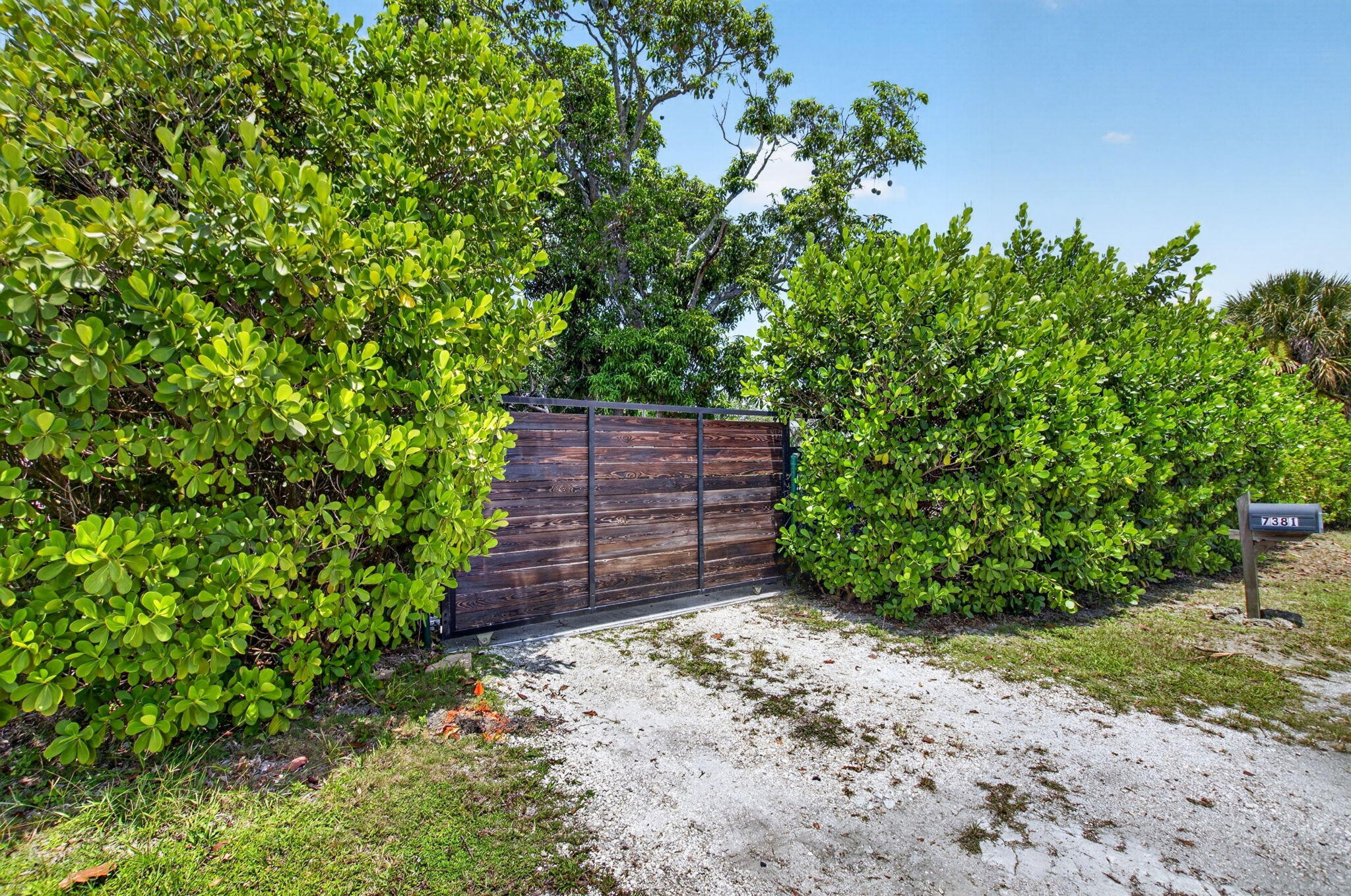 7381 HIGH RIDGE Road