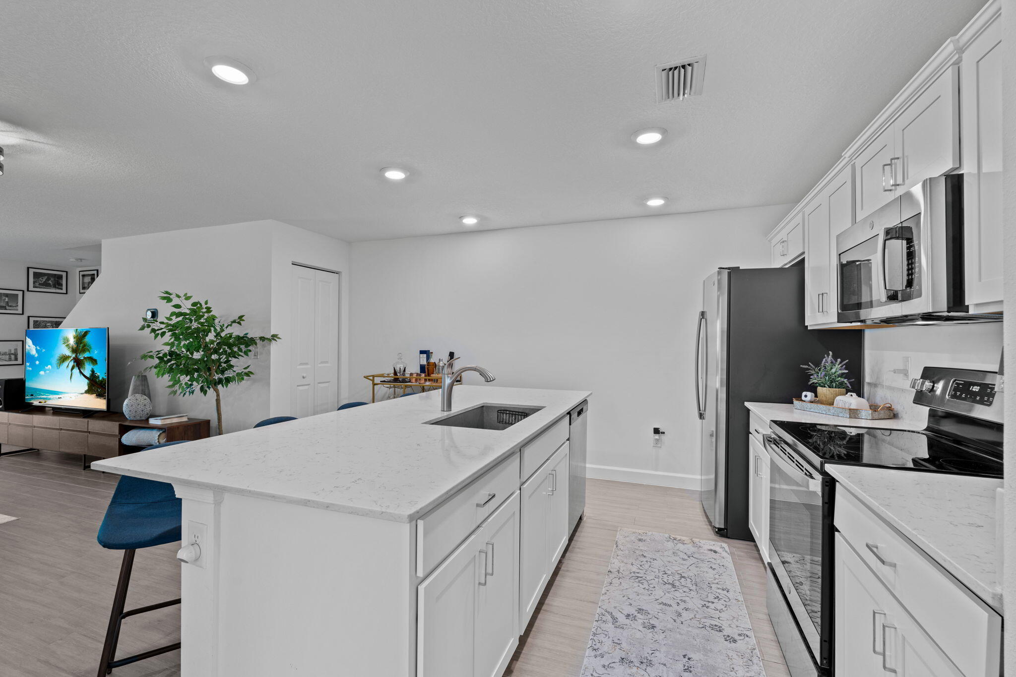 6001 Woods Edge Circle