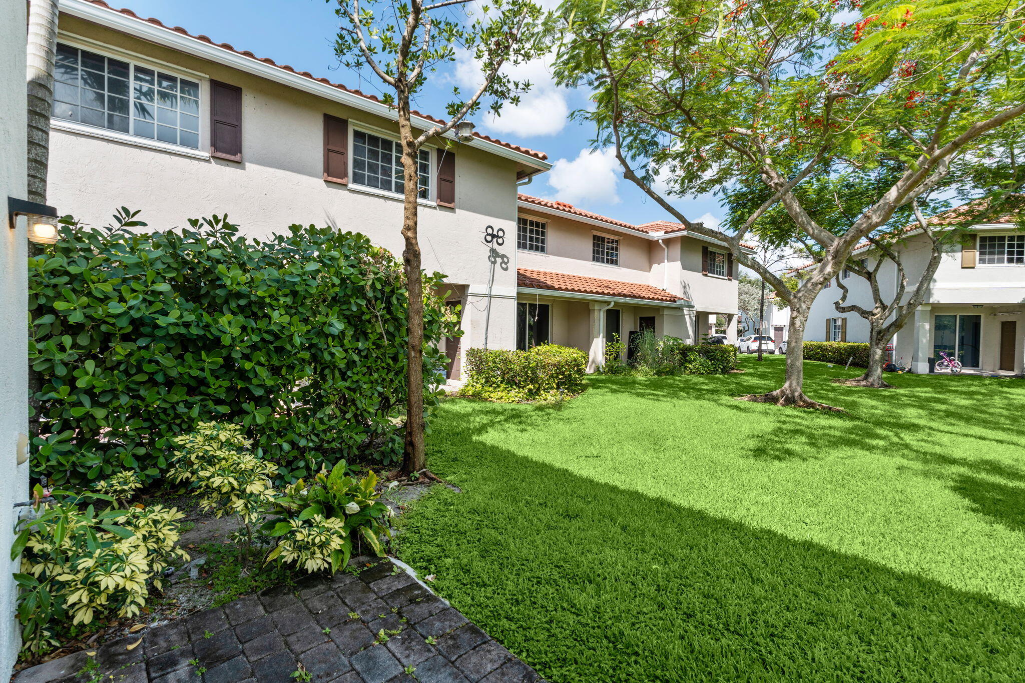 6001 Woods Edge Circle