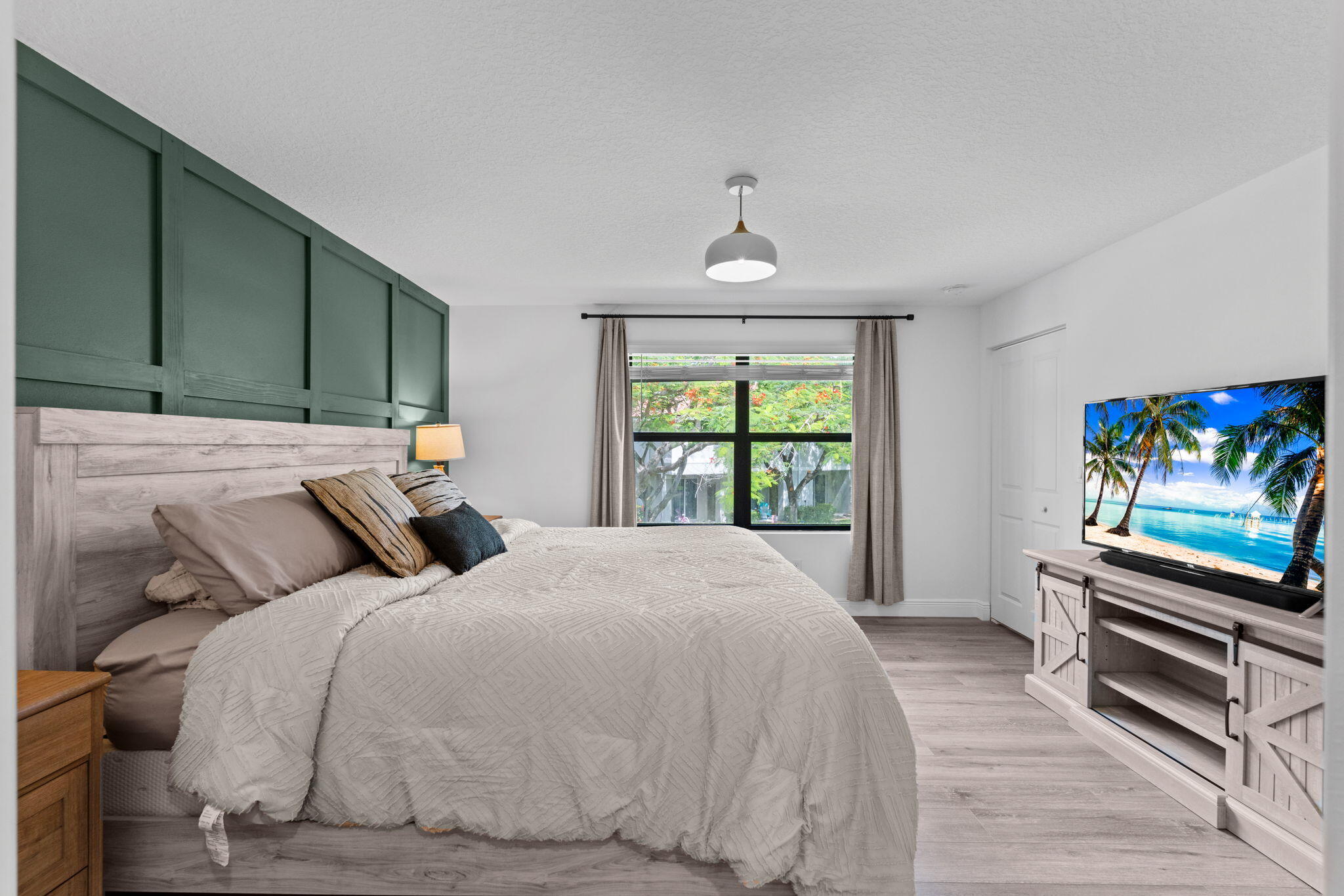 6001 Woods Edge Circle