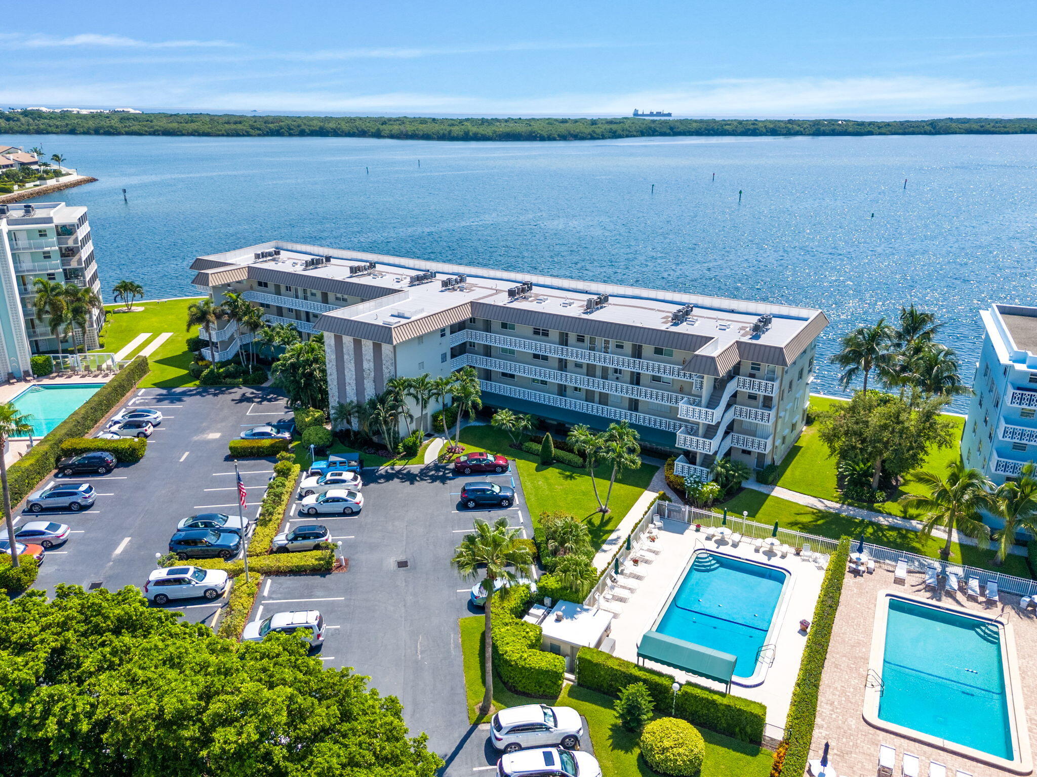 52 YACHT CLUB Drive 204