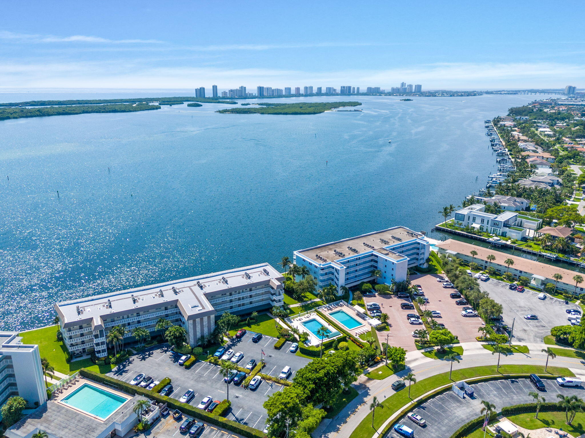 52 YACHT CLUB Drive 204