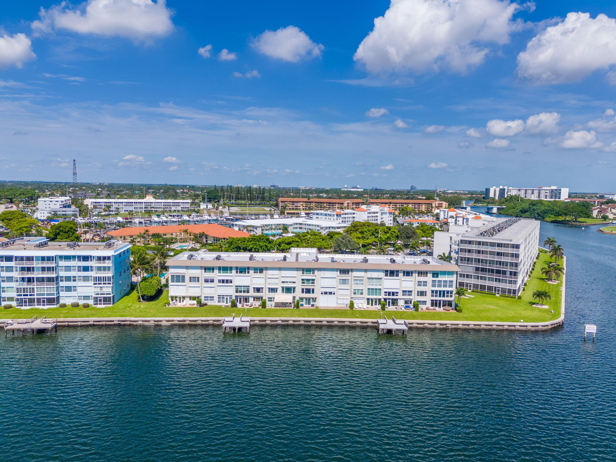 52 YACHT CLUB Drive 204