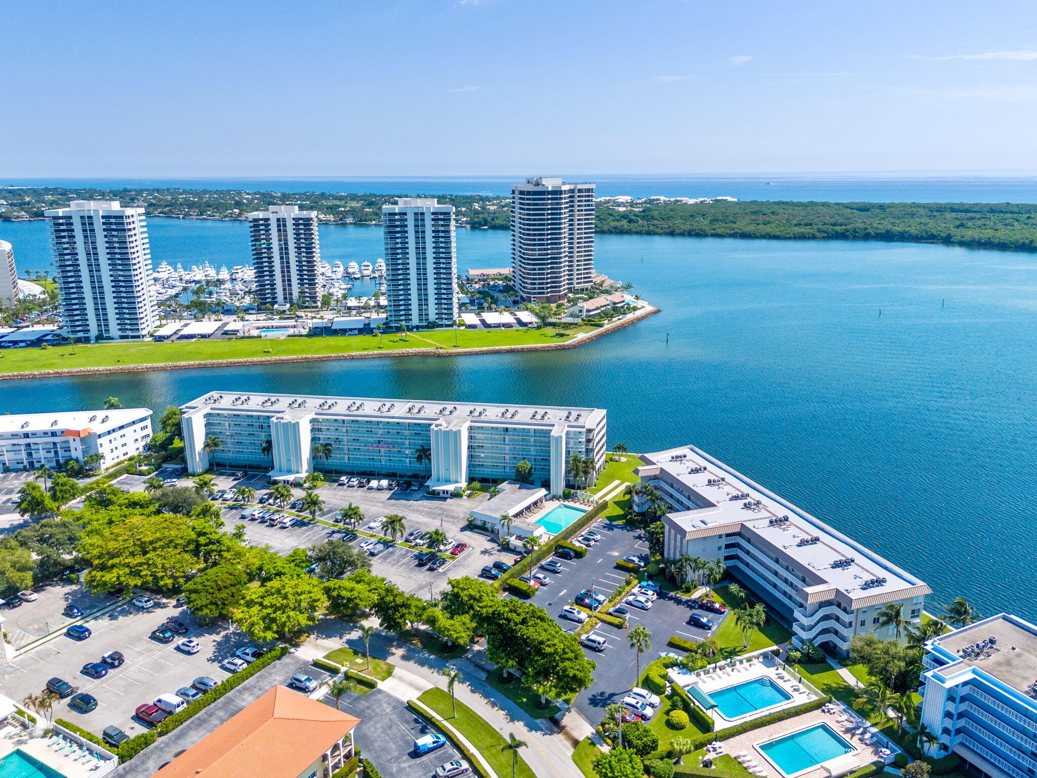 52 YACHT CLUB Drive 204