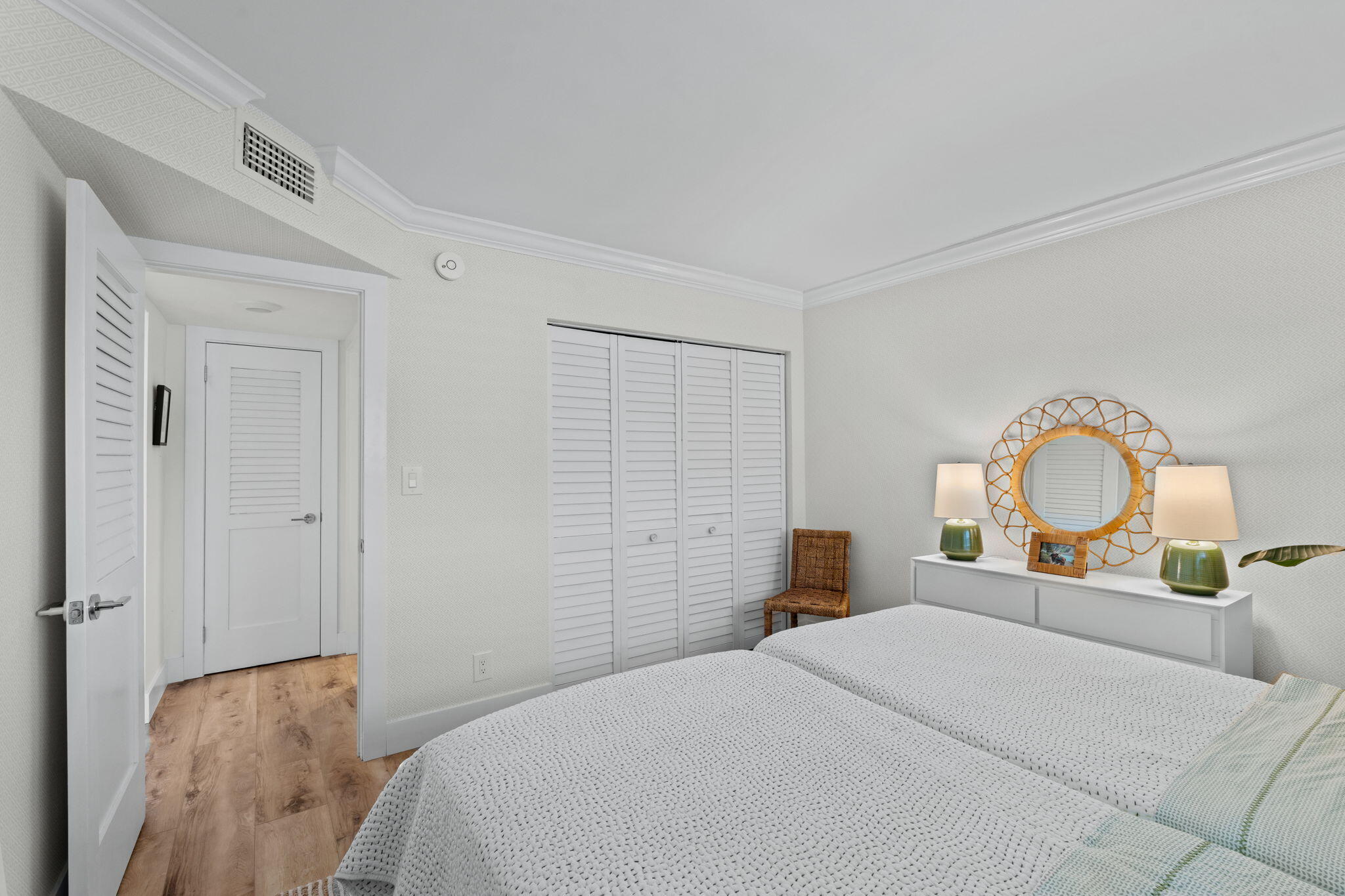 52 YACHT CLUB Drive 204