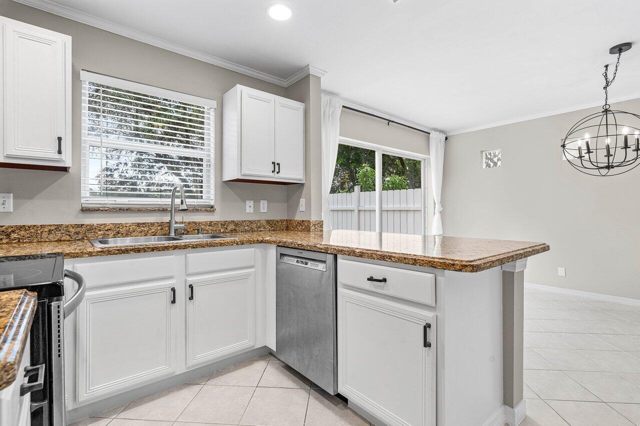 4303 NW 1ST Drive