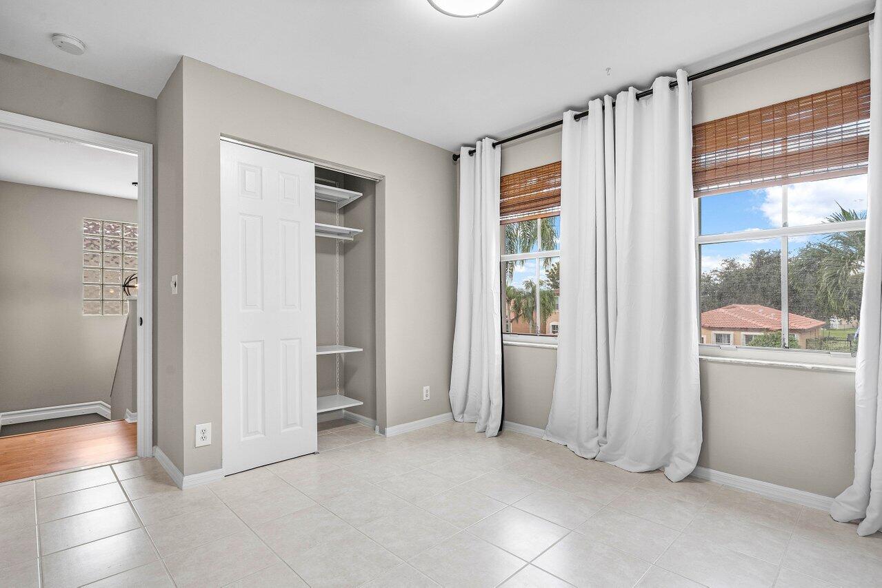 4303 NW 1ST Drive