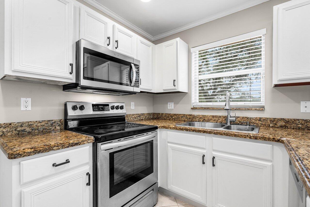 4303 NW 1ST Drive