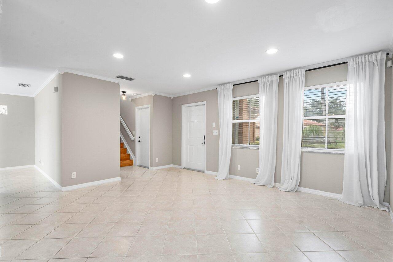 4303 NW 1ST Drive