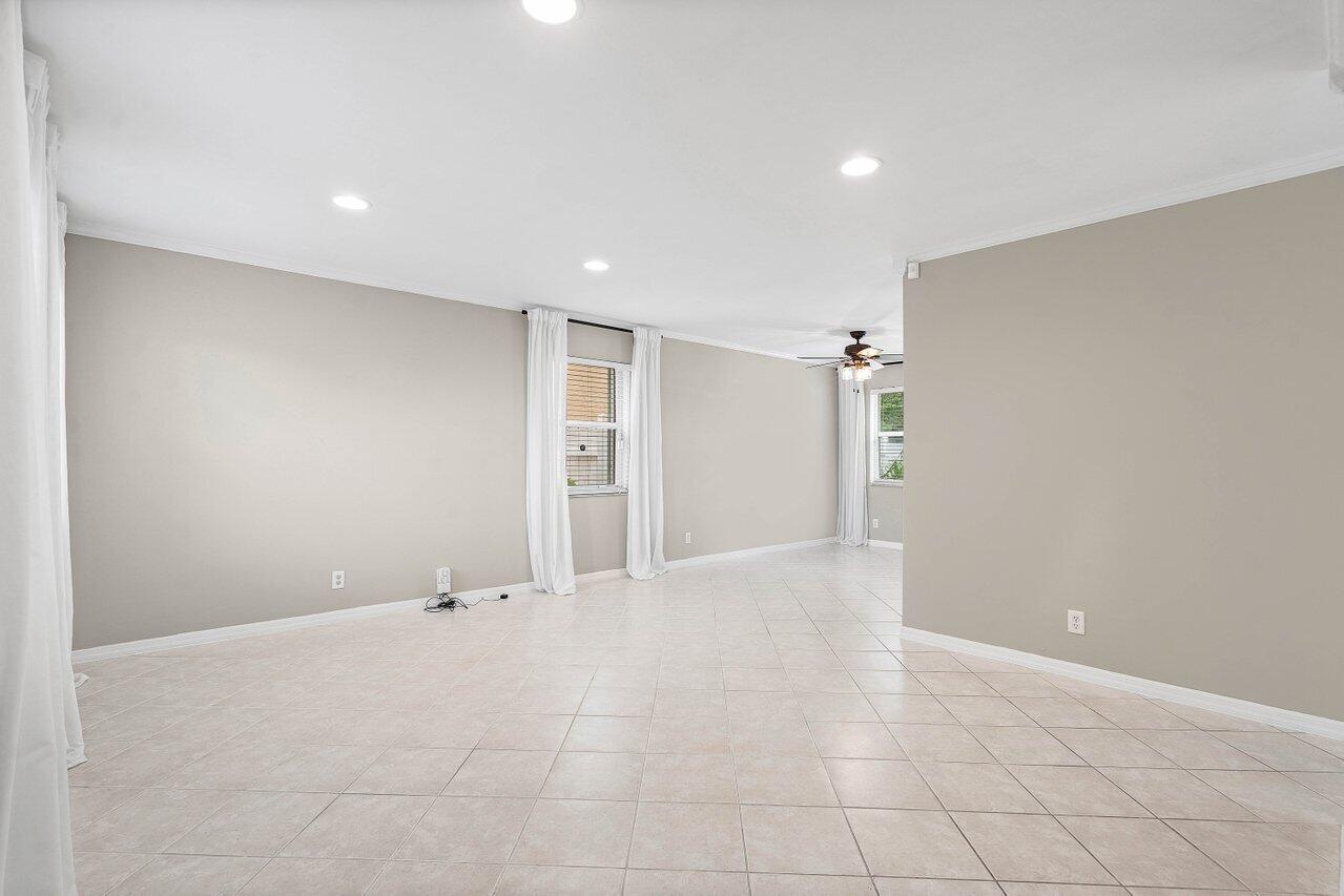 4303 NW 1ST Drive