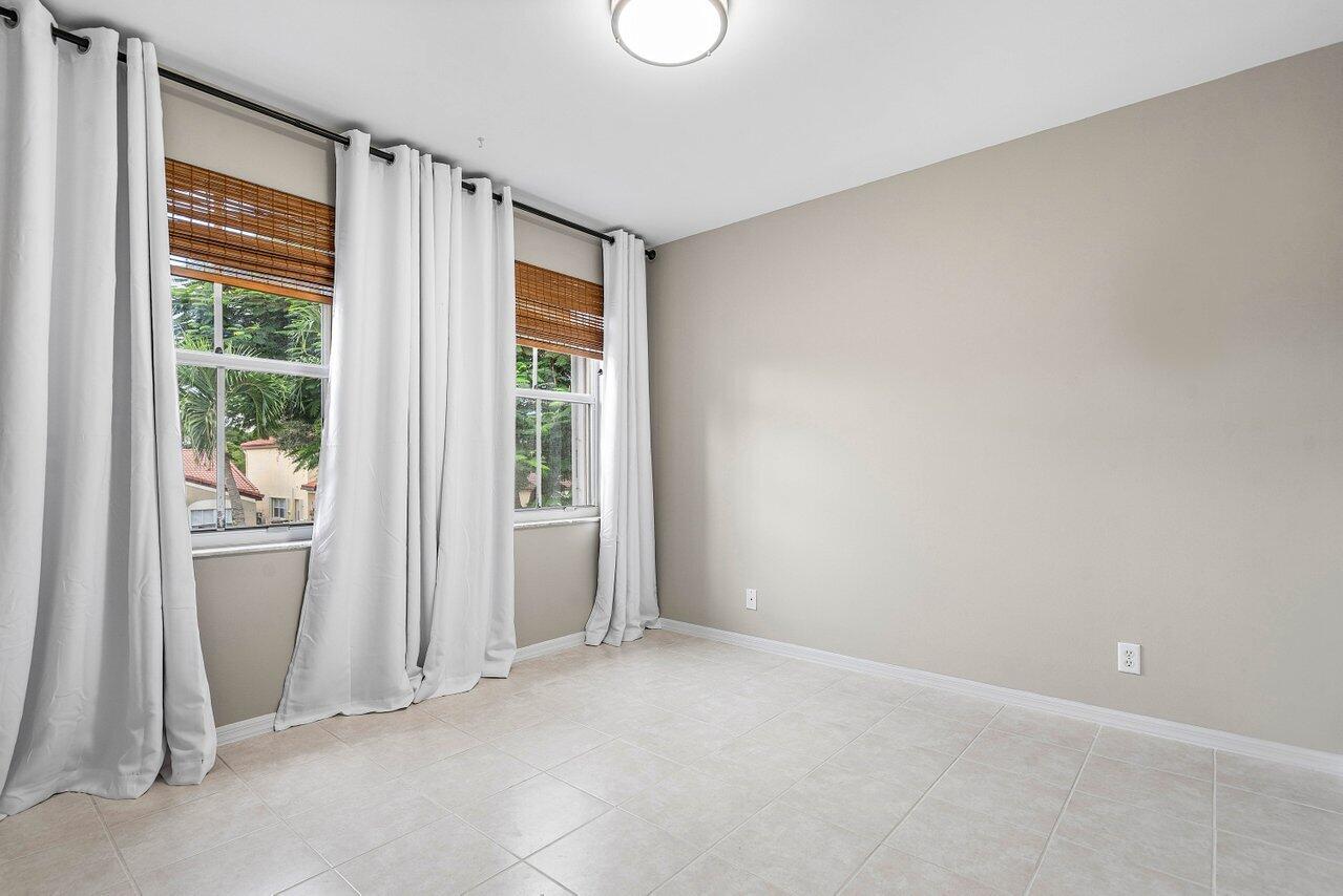 4303 NW 1ST Drive