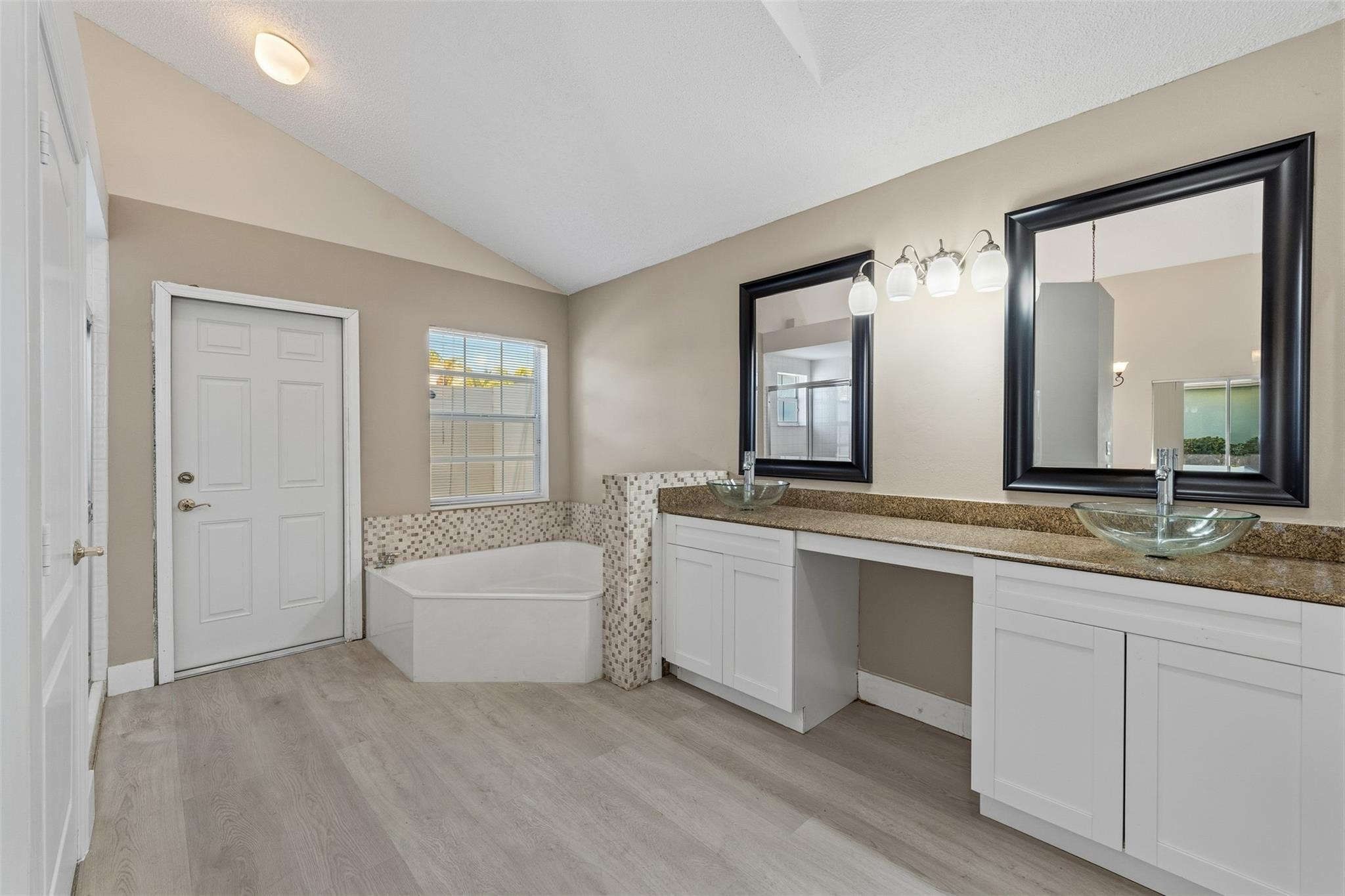 9181 Heathridge Drive