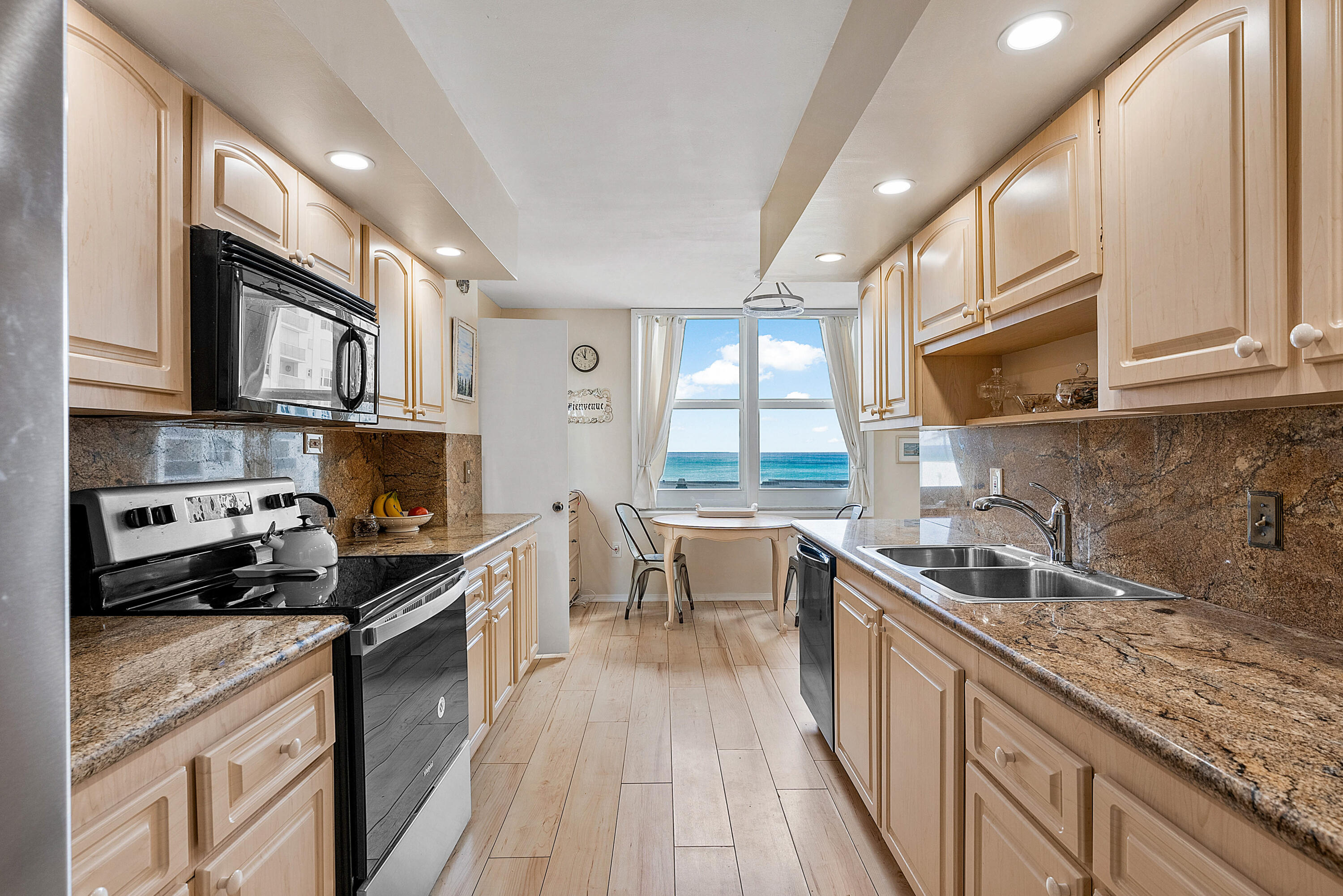 2751 S Ocean Drive Unit: 504n