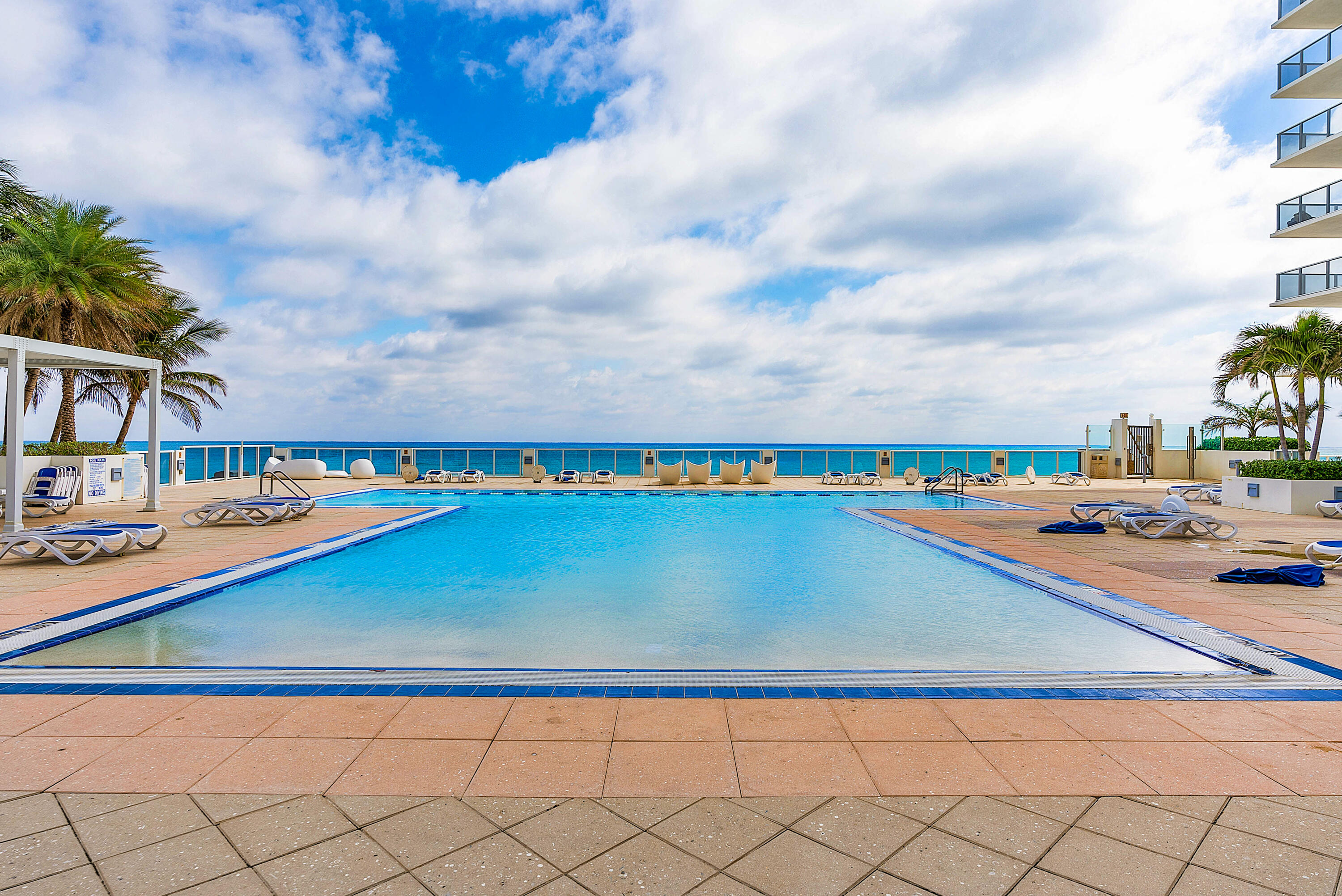 2751 S Ocean Drive Unit: 504n