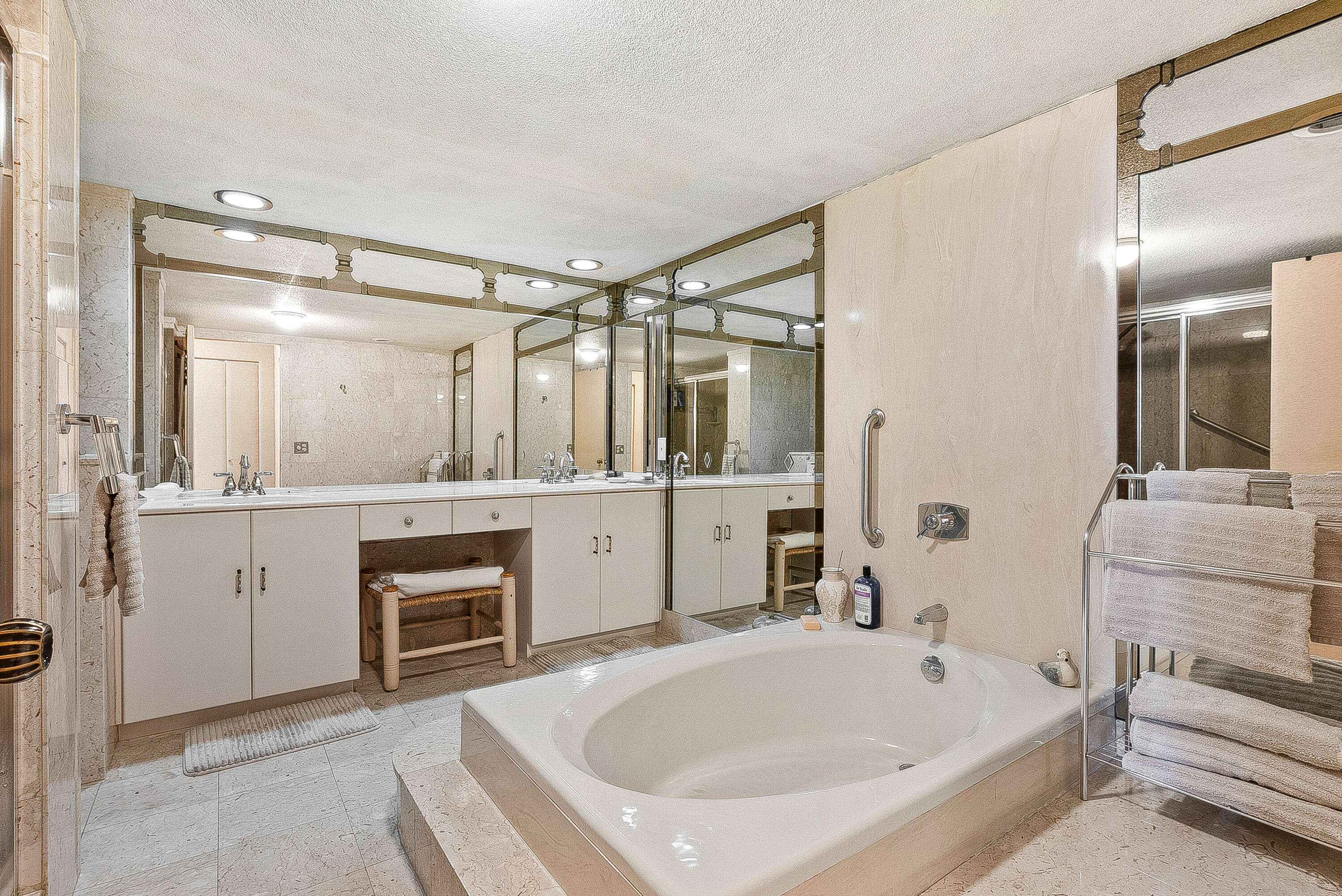 2751 S Ocean Drive Unit: 504n