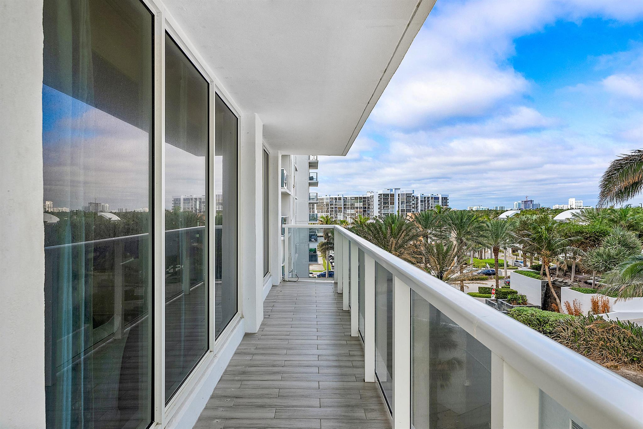 2751 S Ocean Drive Unit: 504n