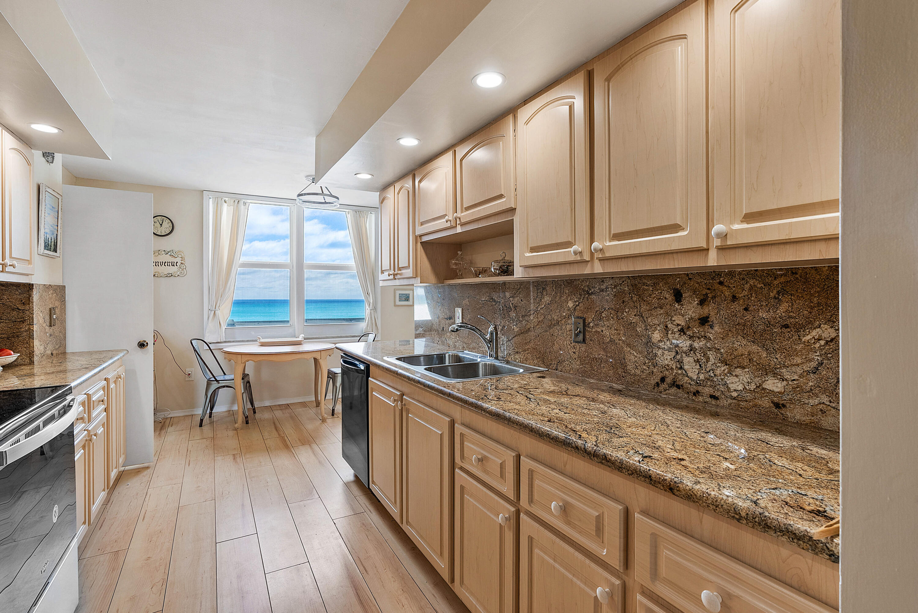 2751 S Ocean Drive Unit: 504n