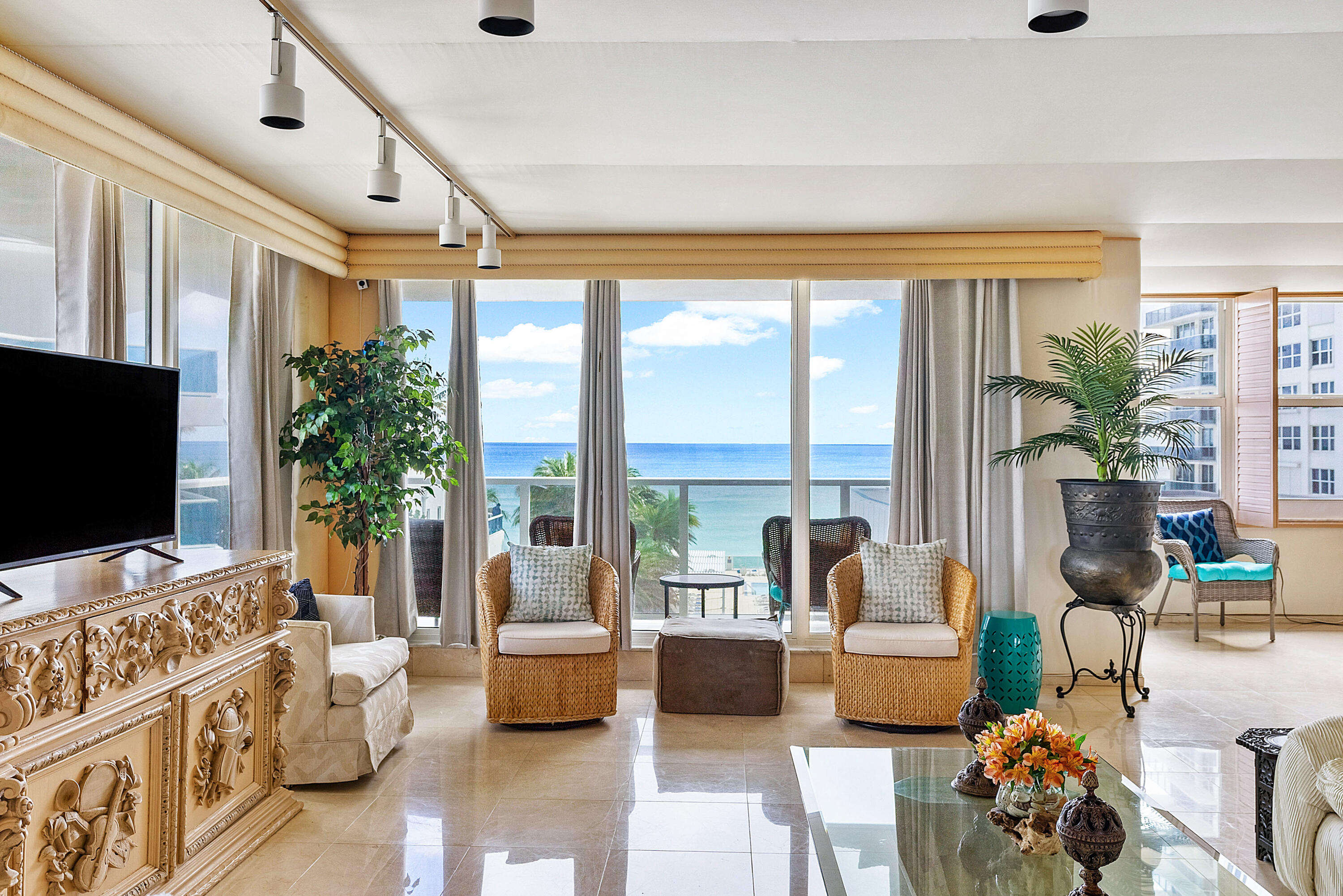 2751 S Ocean Drive Unit: 504n