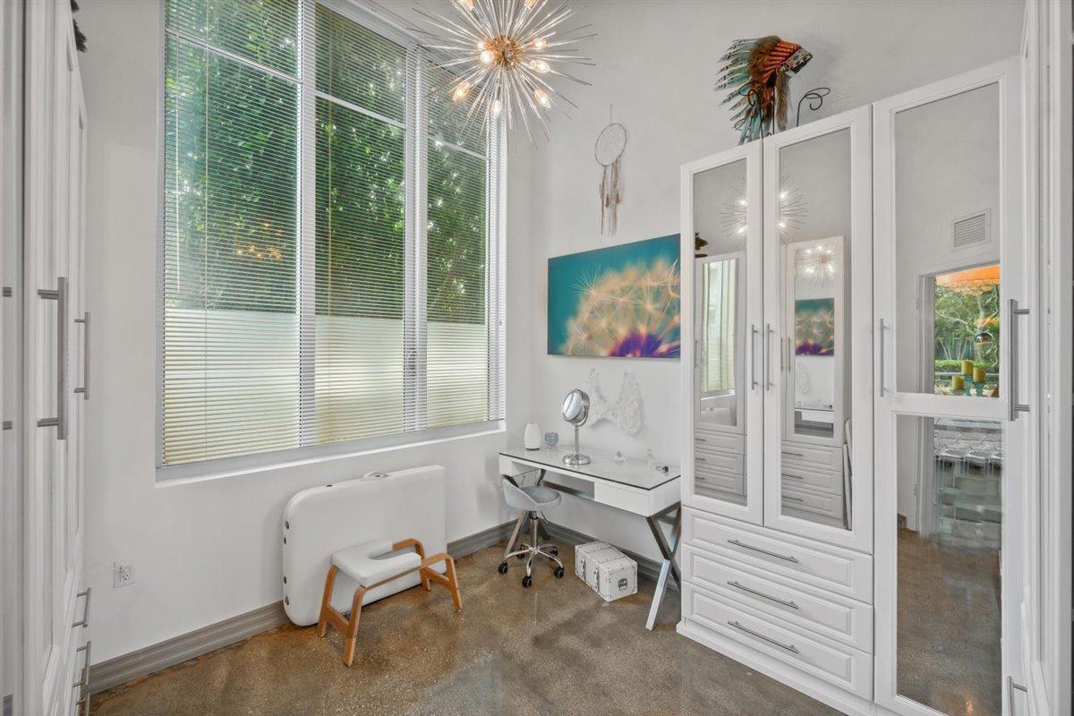 300 S Australian Avenue Unit: 105