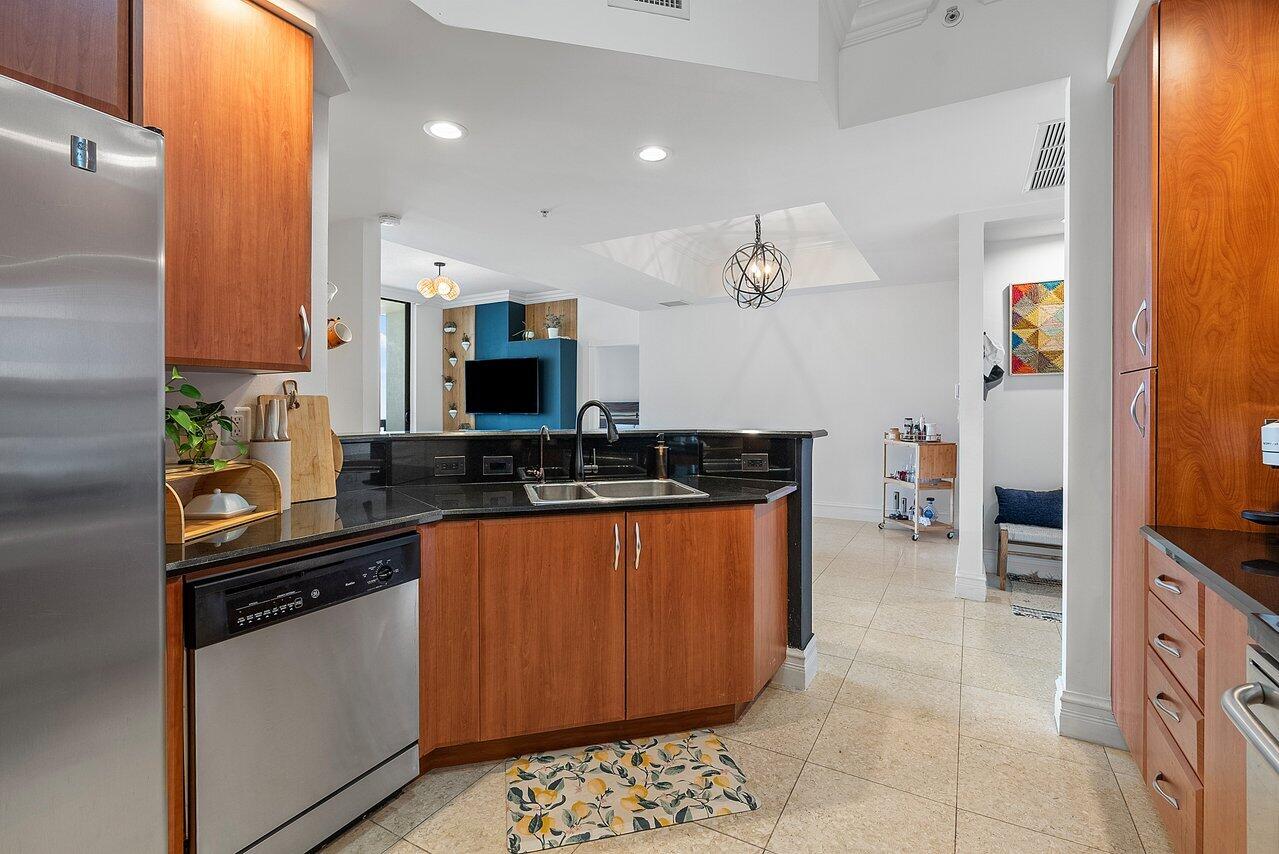 801 S Olive Avenue 1418