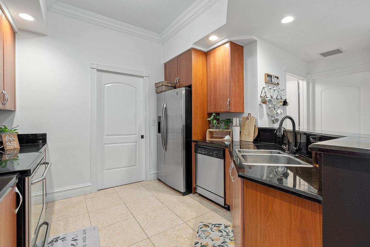 801 S Olive Avenue 1418