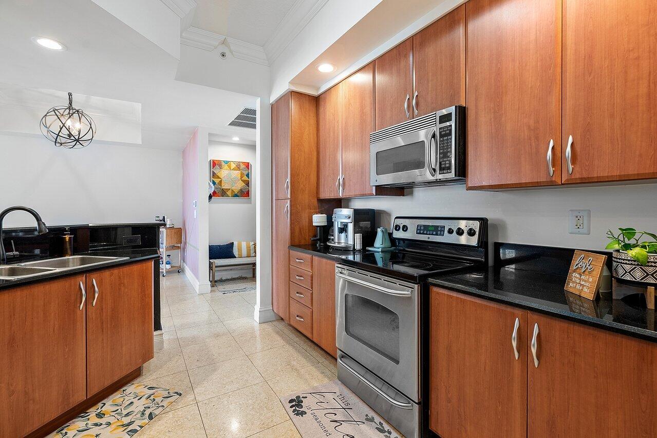 801 S Olive Avenue 1418